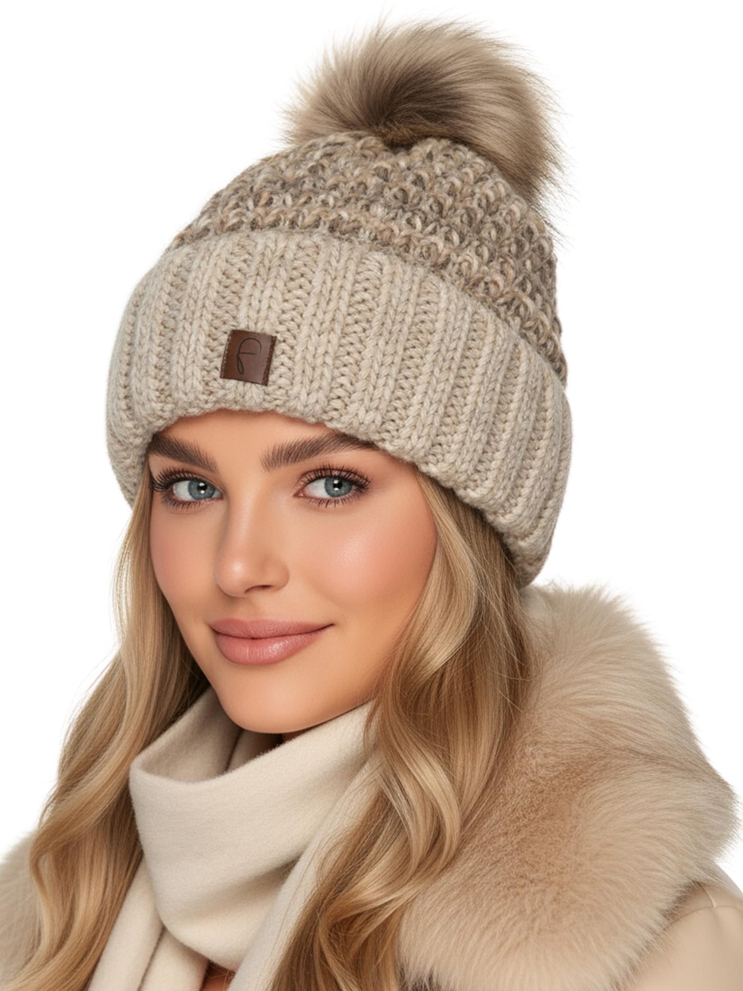 Baesics Strickmütze mit Bommel für Damen & Herren – warme Unisex Wintermütze mit Fleecefutter & Kunstfell Pompon One Size – Beanie Stil