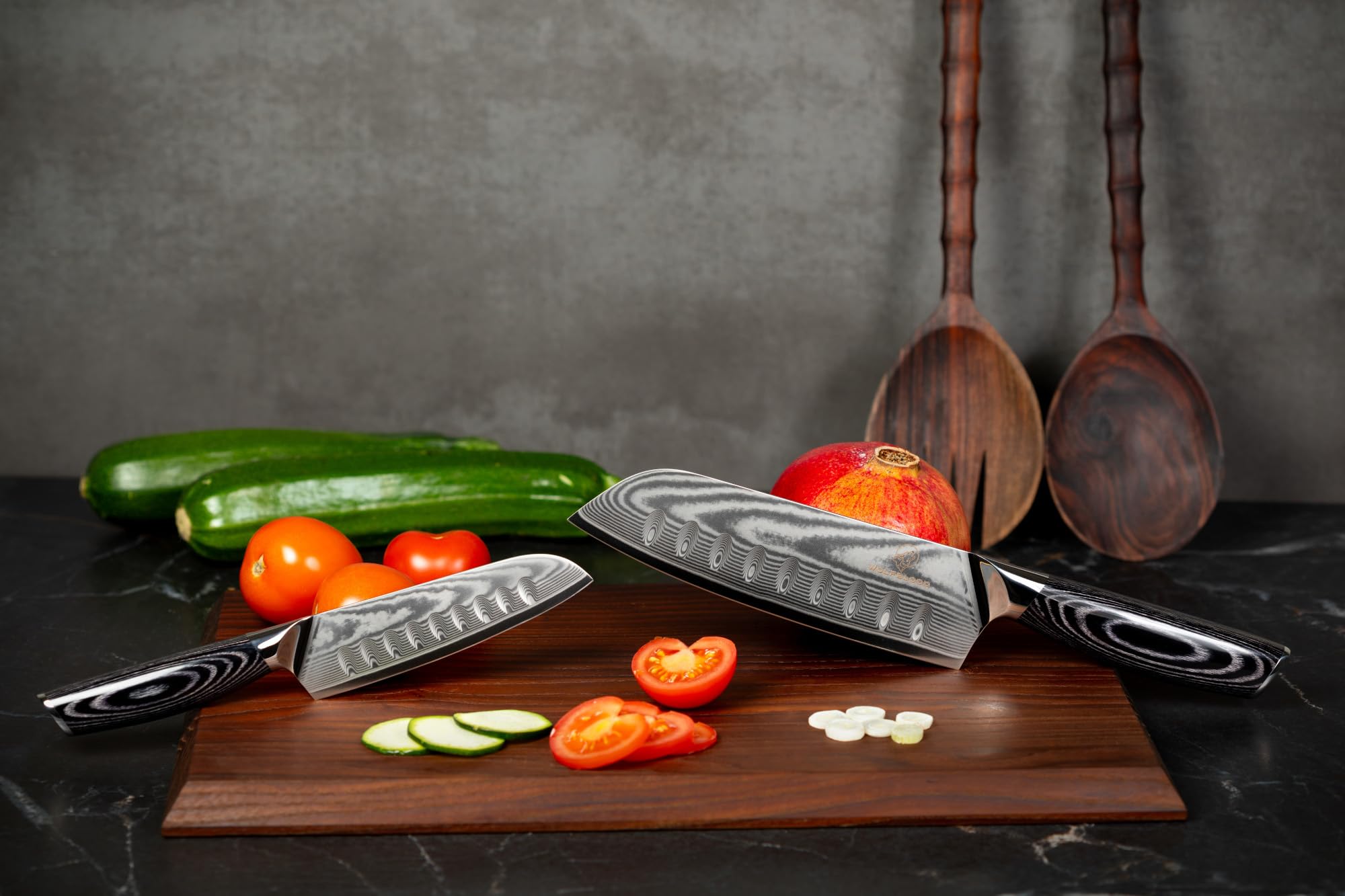 Wolfblood PRO 2er Santoku Damastmesser Set XL (31cm und 23 cm) TÜV geprüfter 62 HRC Damaststahl aus 67 Lagen I Damast Küchenmesser Set mit Santokumesser Holzgriff Geschenkbox & Klingenschutz
