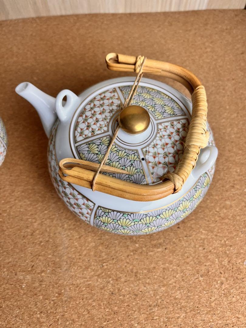 深川製磁梅菊地紋土瓶