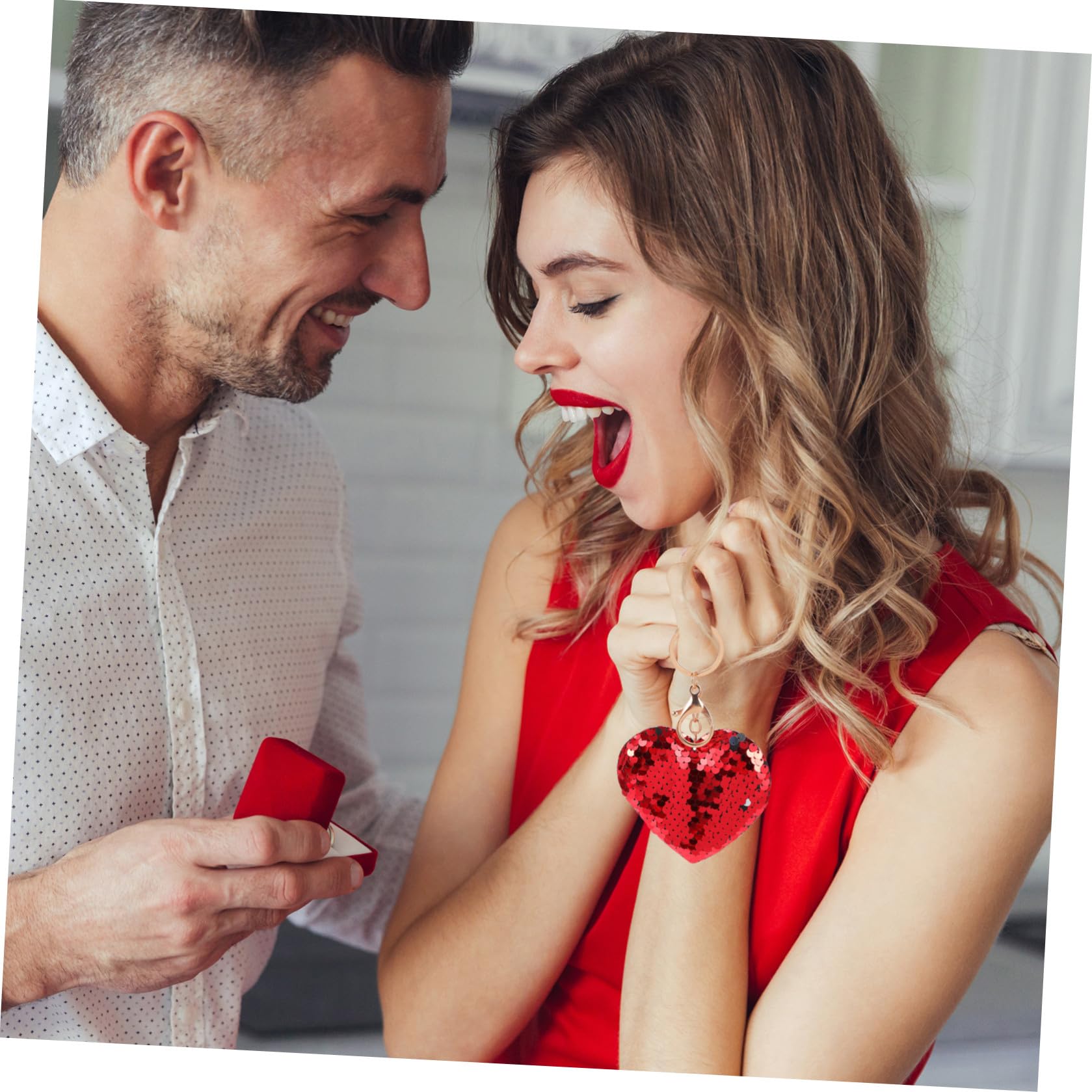 TOYANDONA Portachiavi Forma di Cuore Paillettes Scintillanti Rosse, 24 Pezzi in Lega e Plastica, Portachiavi per Uso Quotidiano e Chiavi Auto, Regalo Originale per San