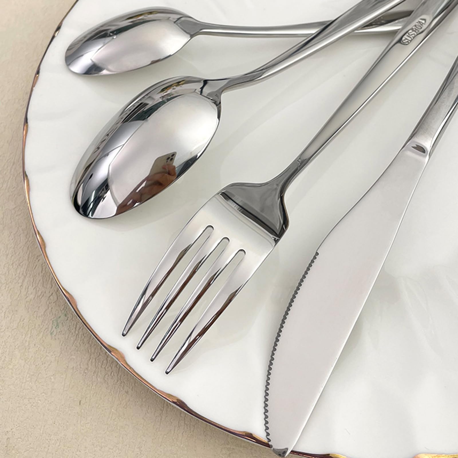 Feines Silberbesteck-Set für 4 Personen, Elegantes, wiederverwendbares Besteckset aus Edelstahl 18/10 mit rundem Griff, Messern, Gabeln, Löffeln, 16-teilig, verspiegeltes Geschirr, Eati