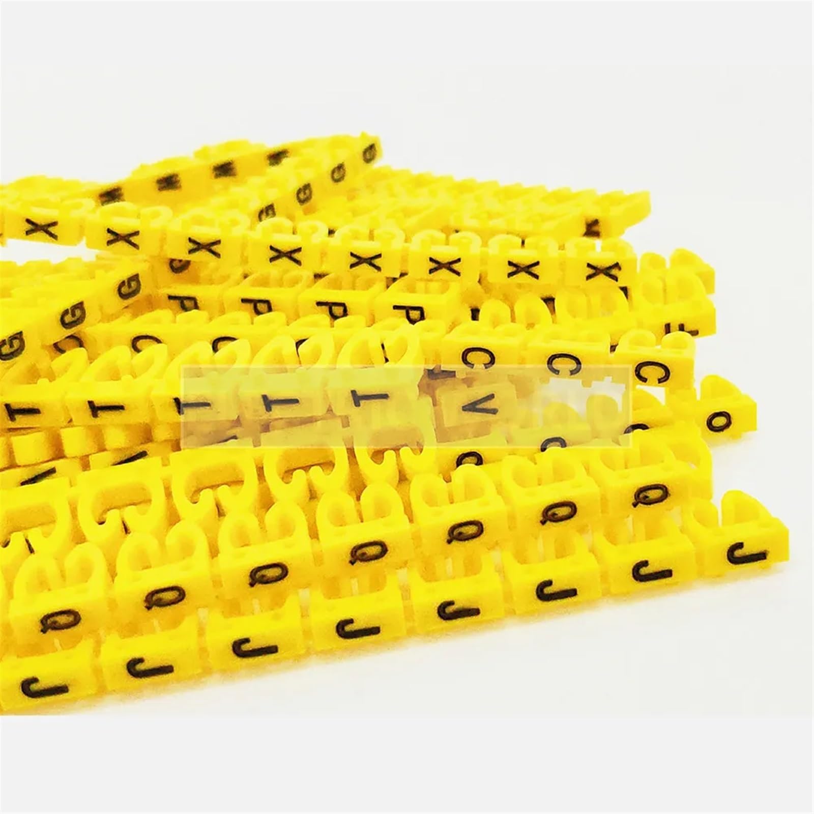 Kabeldrahtmarkierer Kunststoff C-Typ Clip auf Kabelmarkierungsetikett EC-0 Drahtmarkierung Alphabit AZ Kabelgröße 1,5 qmm gelbe Kunststoff-Kabelmarkierungen(M-2-plastic-A-Z)