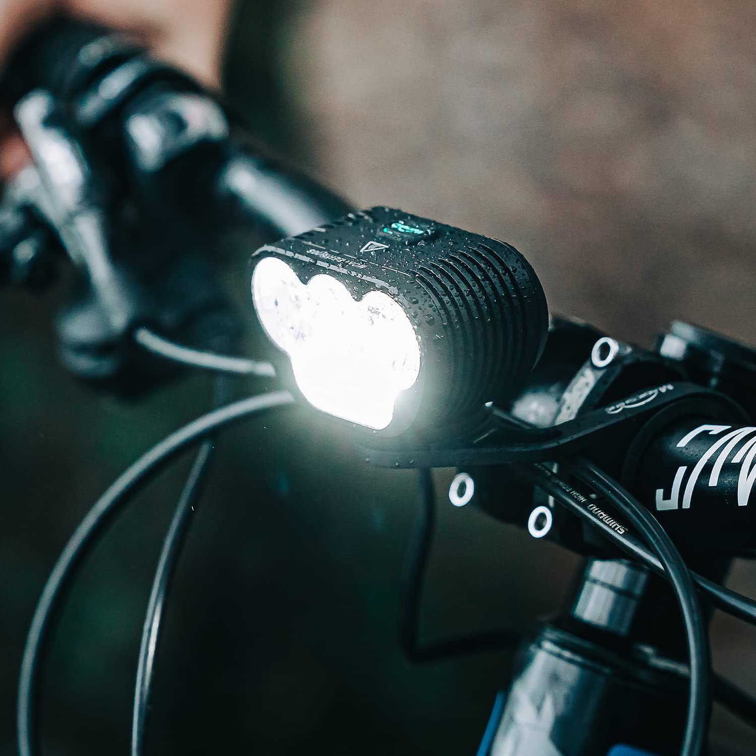 Magicshine Monteer 8000S Galaxy V2.0 Remote Version. 8000 Lumen MTB  Headlight with 2.4G Remote,10,000mAh Type-C USB PD Battery Pack with  Reverse Charging : Amazon.ca: Sports \u0026 Outdoors