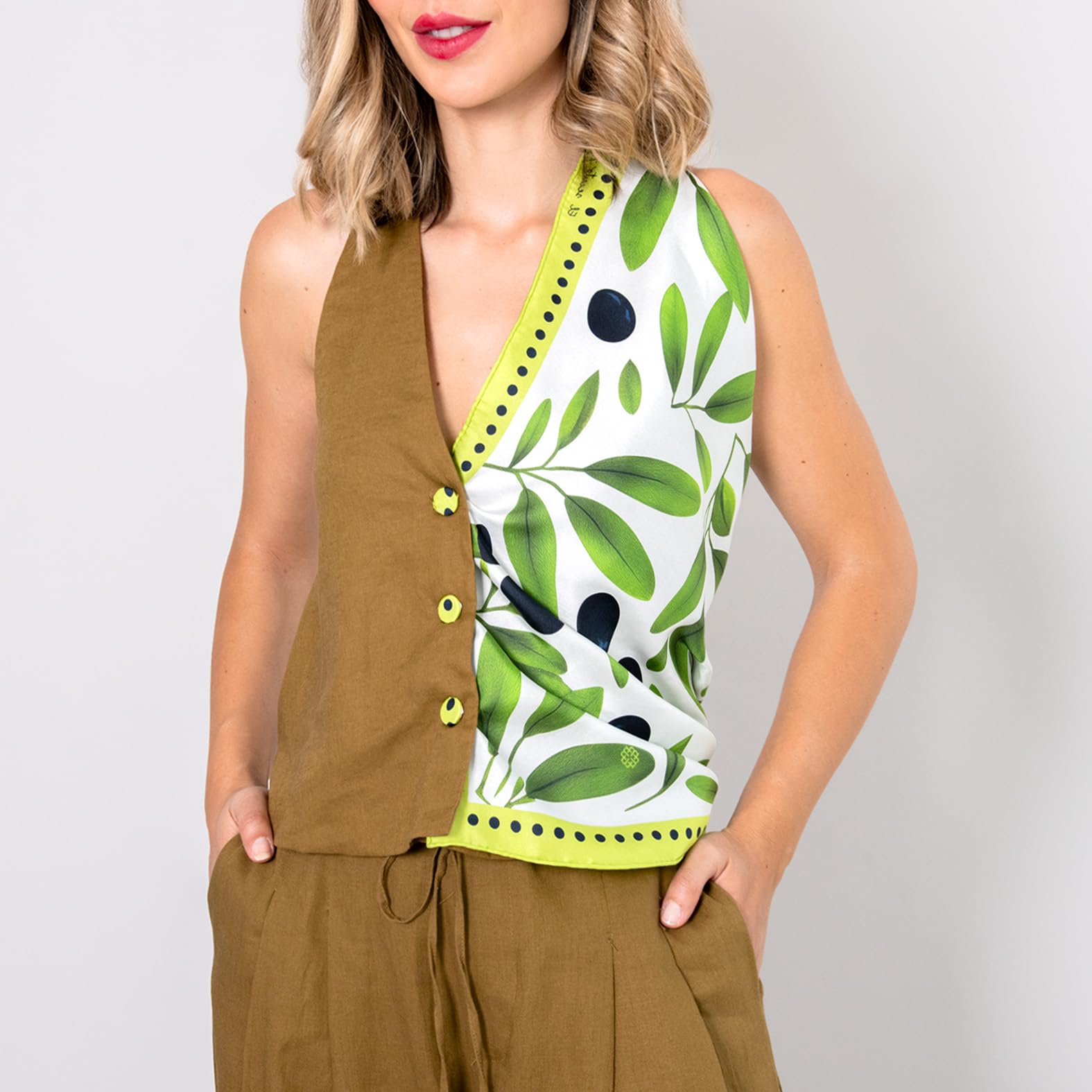 miMaO. Pañuelo de seda Natural estampado olivas
