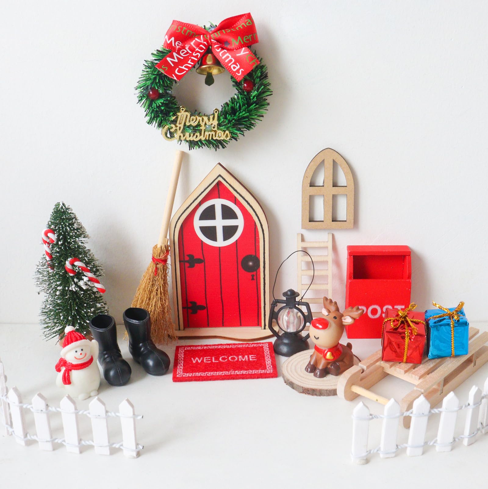 Atuoxing Set Porta Elfo Di Natale – 21 Pezzi In Legno E Resina Con Porta, Scala, Alberelli E Accessori - 4