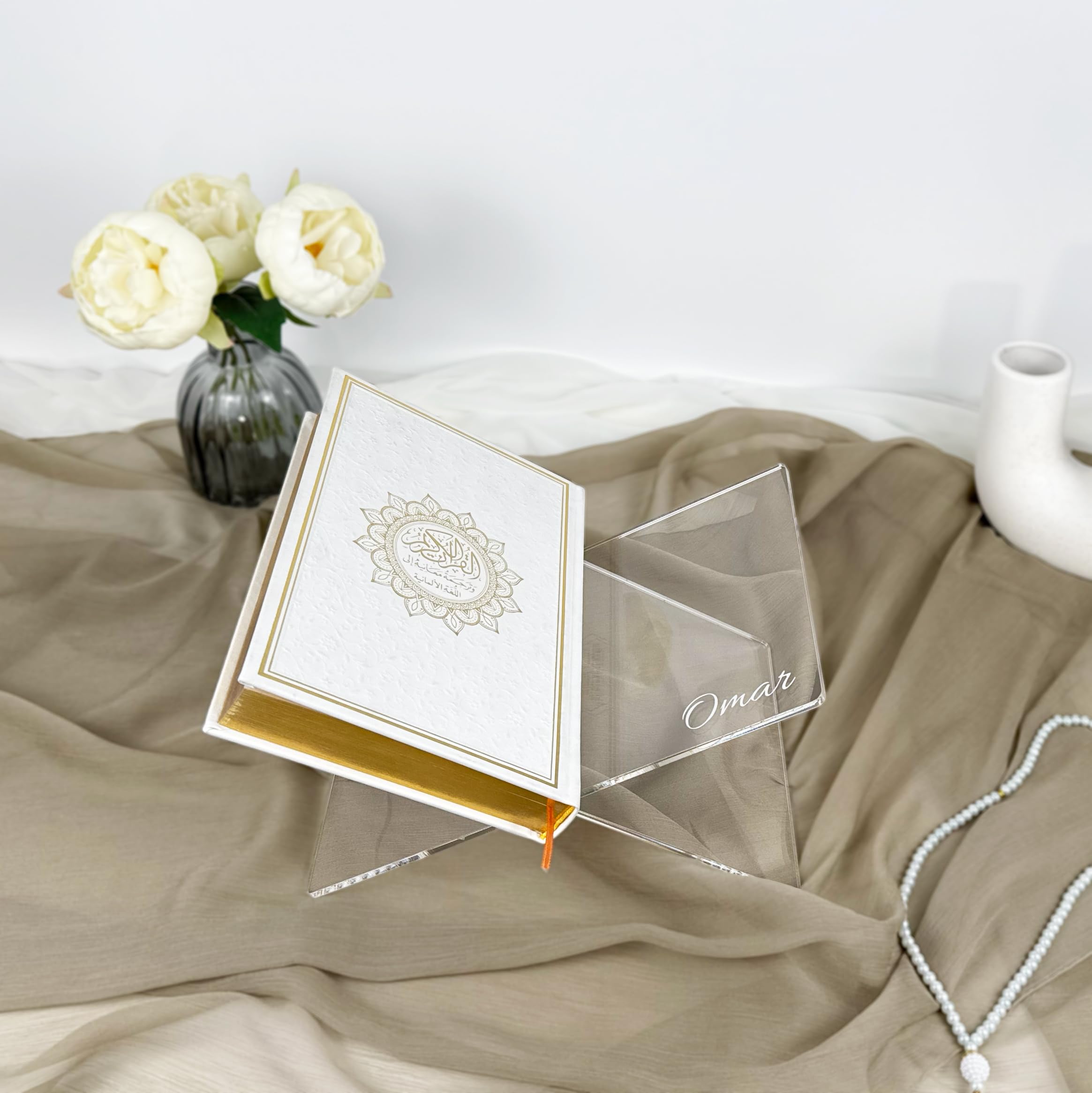 Transparent Koran-Halter| personalisiert mit Namen Koran-Lesetisch- islamisches personalisiertes Geschenk | Hochzeitsgeschenk - Ramadan, Umrah und Eid Geschenk 30x19cm Max 1.6kg (Silber)