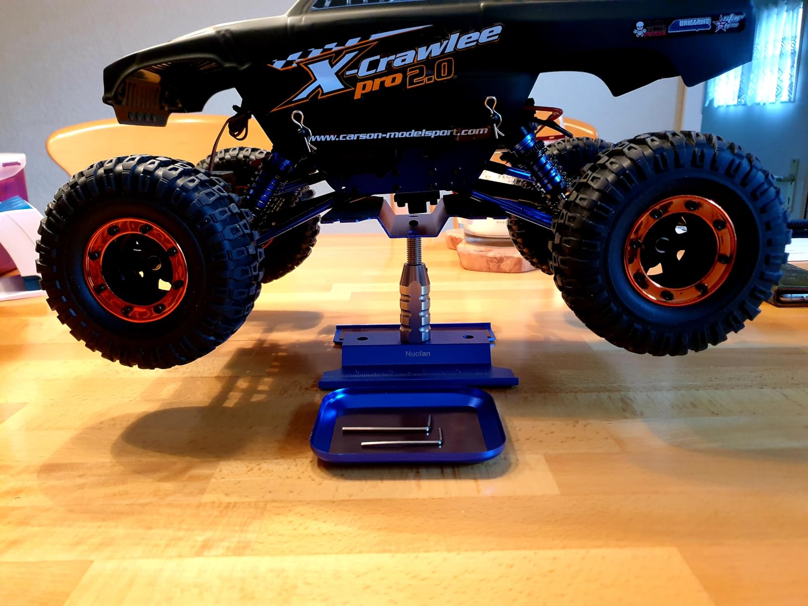 RC Auto Arbeitsständer Aus Alu - Höhenverstellbar 112-168mm Für 1/8 & 1/10 Modelle (Rot)