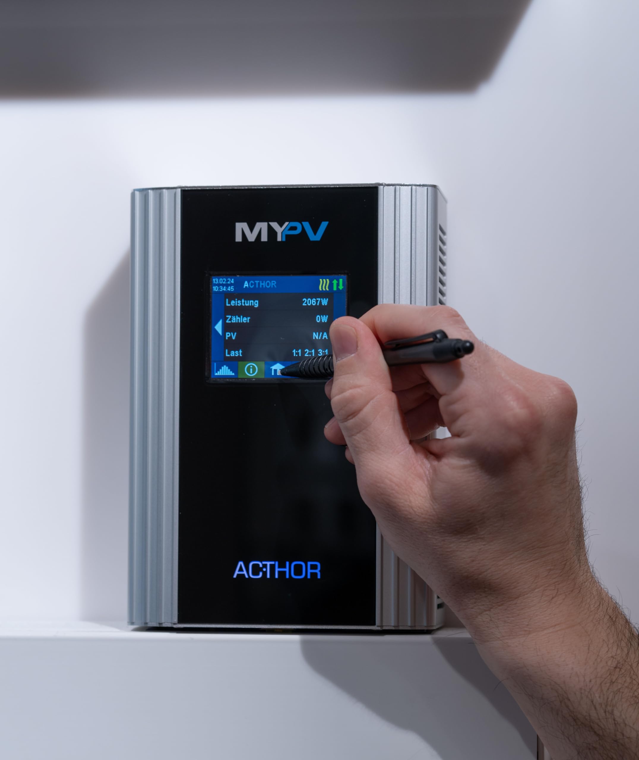 my-PV – AC•THOR | Photovoltaik Power-Manager für Warmwasser, elektr. Wärmequellen & Heizung. Stufenlose Regelung von 0 bis 3 kW mit zusätzlichem 16 A Schaltausgang | Internationale Ausführung