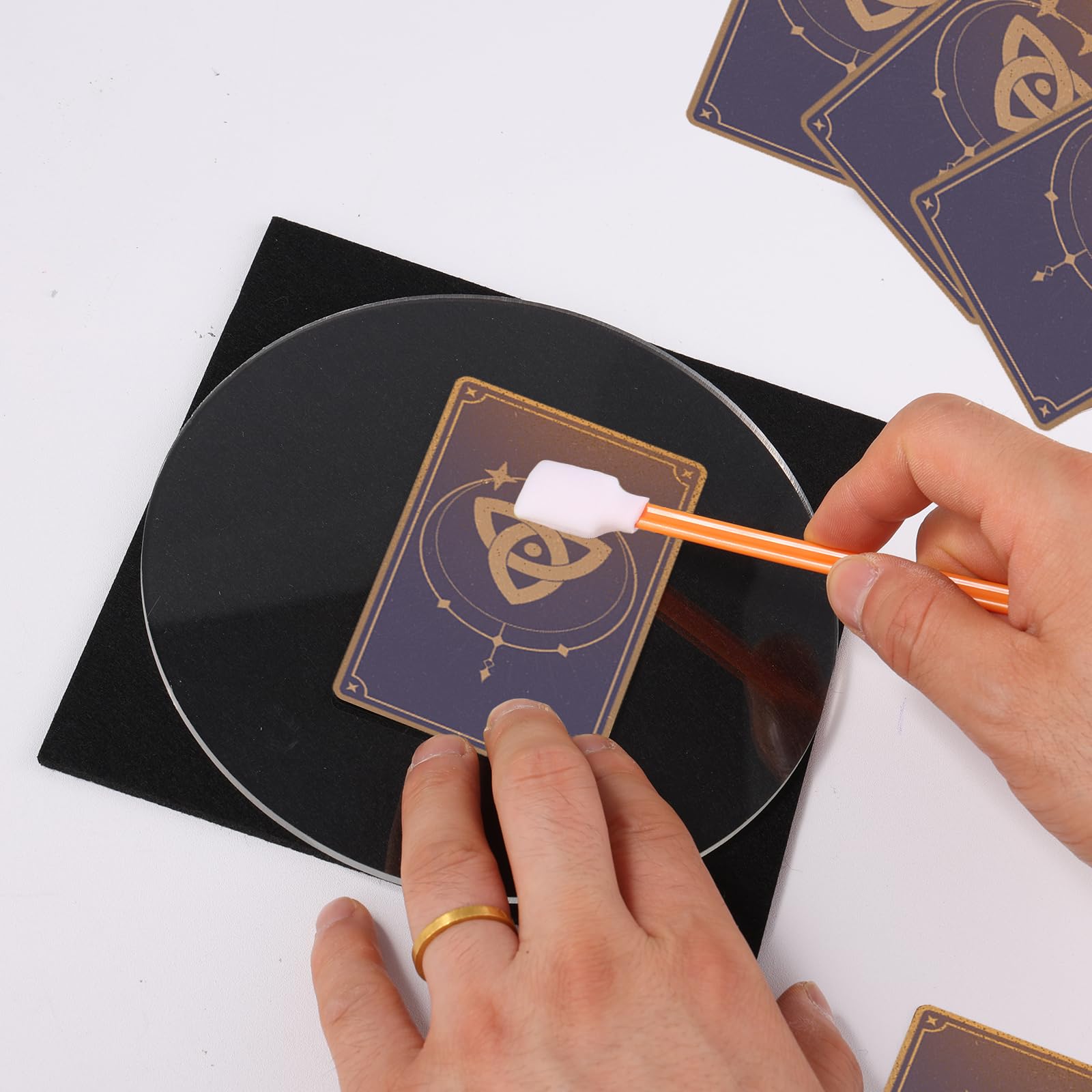 TCG-Sammelkartenreinigungsset für Sammler, 166-teilig, transparent, runde Acrylplatten, Kunststoffklammern, Filzstempel, Handtuch