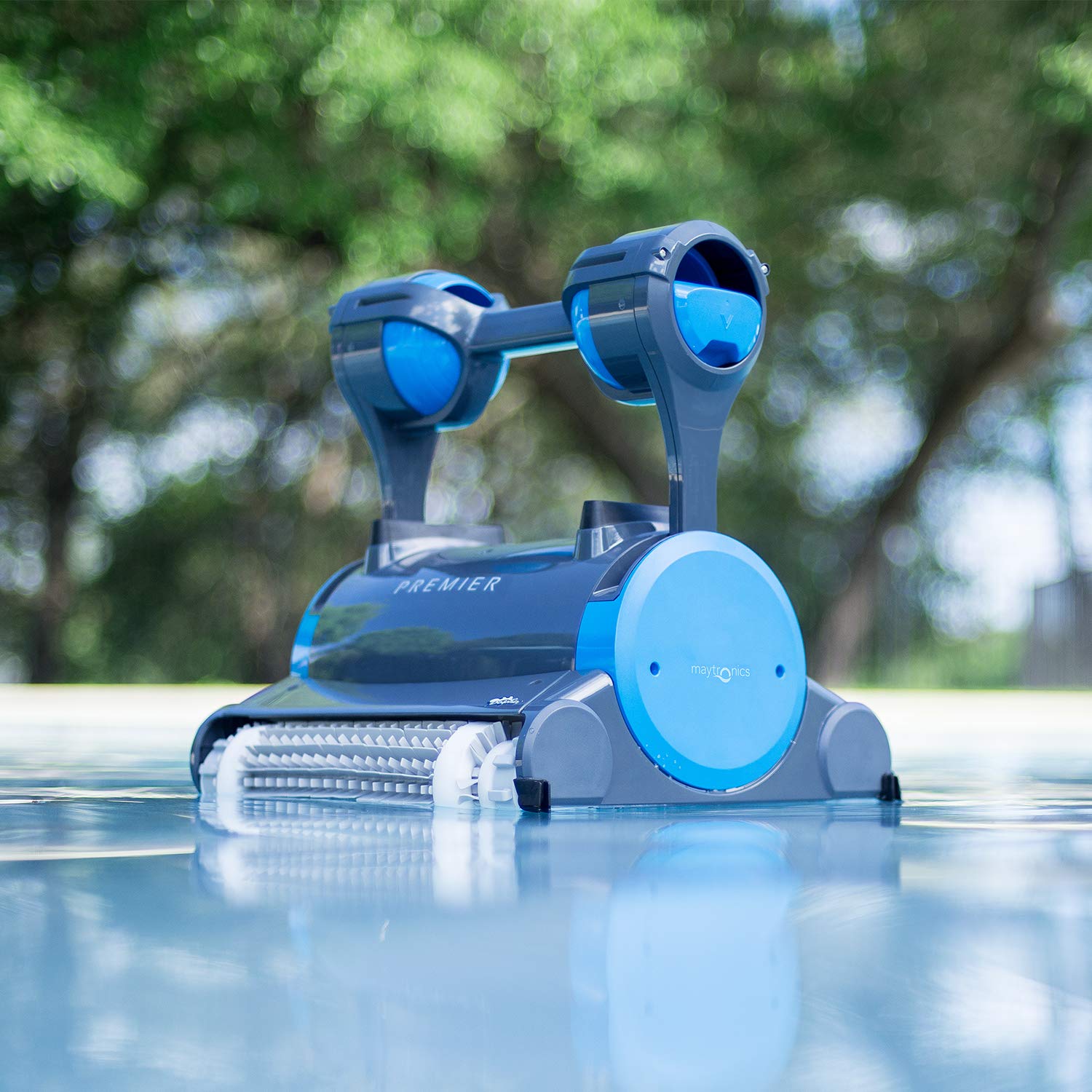 automatic pool cleaner with brush