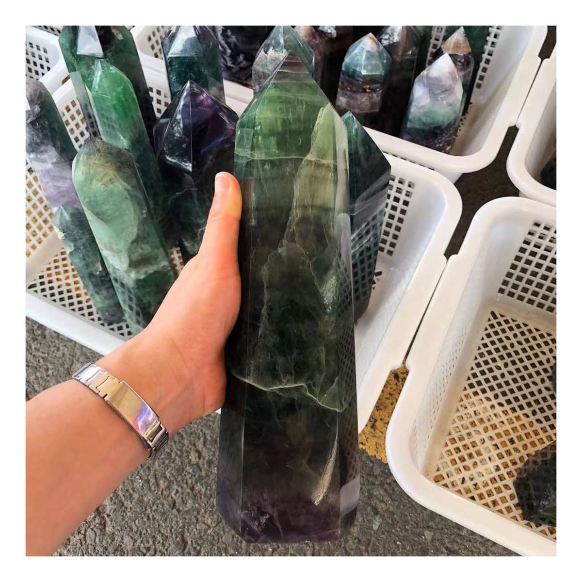 Cristales de fluorita natural colorida y cuarzo estriado en punta decorativa grande de 1.1kg