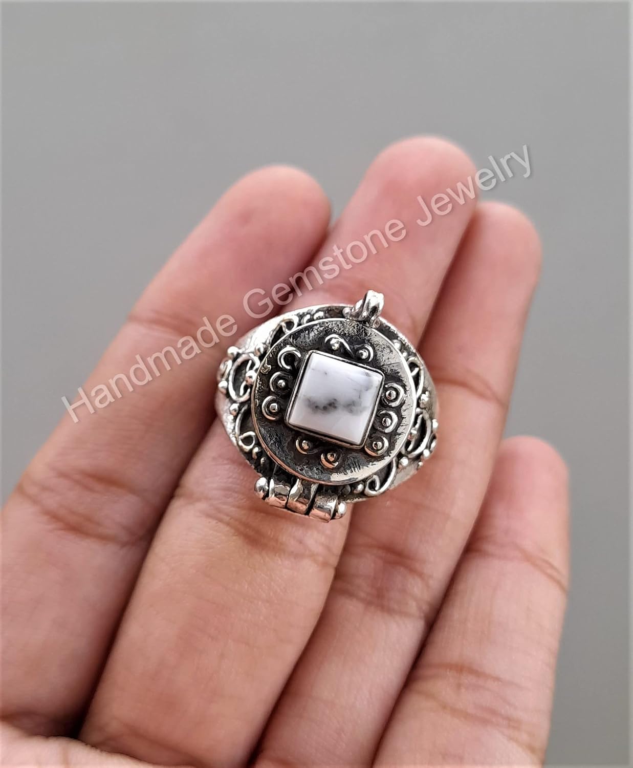 White Howlite Ring, Poison Box Ring, Cushion Stone Ring, White Turquoise Ring, Poison Ring, Square Pill Box Ring, Openable Poison Ring, White Marble Ring, Handmade Poison Ring, Secret Stash Jewelry