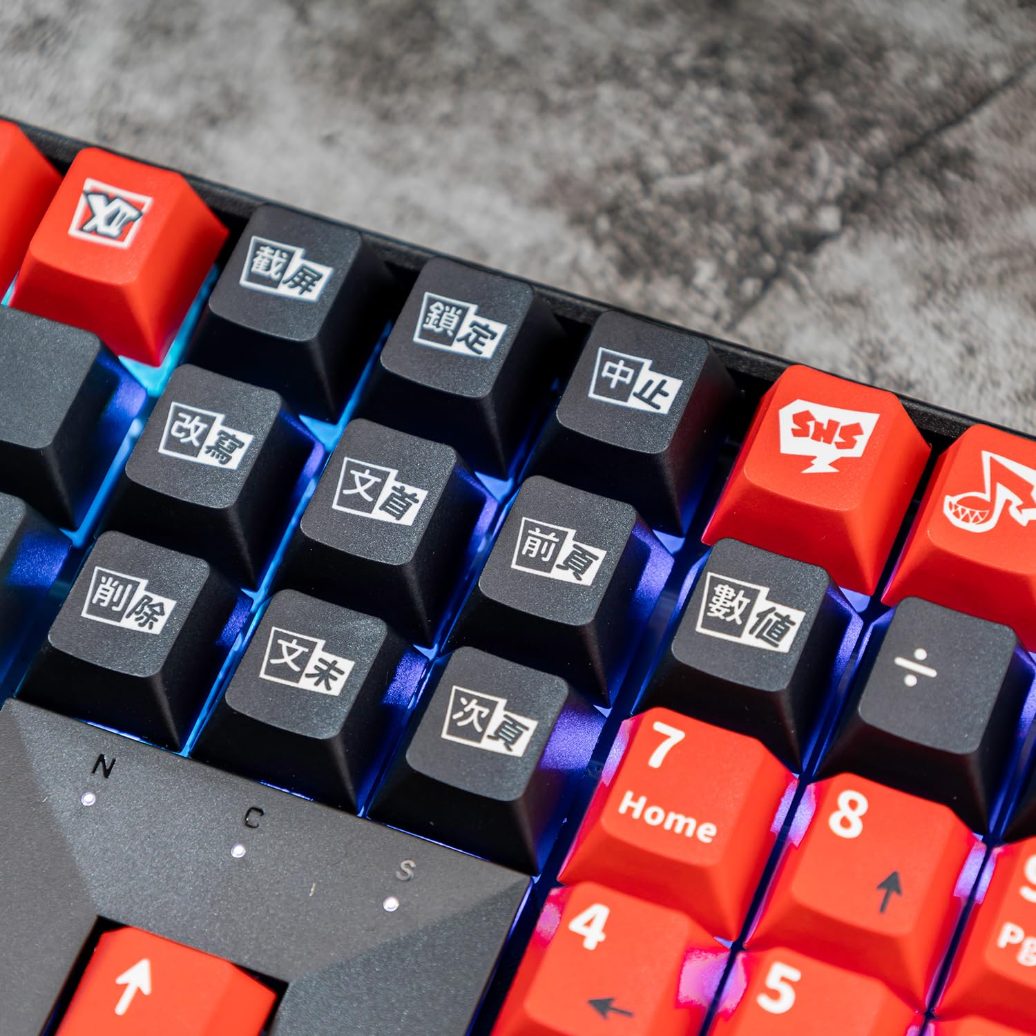 キーキャップ PBT ペルソナ5 主人公 雨宮蓮 Amazon | ペルソナ5 雨宮蓮 芳澤かすみ キーキャップ グッズ PBT