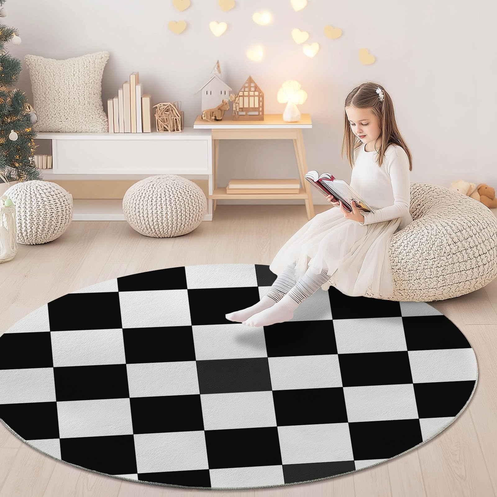 Tapis Rond de 140 cm en Flanelle Douce aux Motifs de Carreaux et Rayures Noir et Blanc. Un Classique indémodable pour Habiller Le Sol d'une entrée, d'un Salon scandinave ou d'un Bureau.