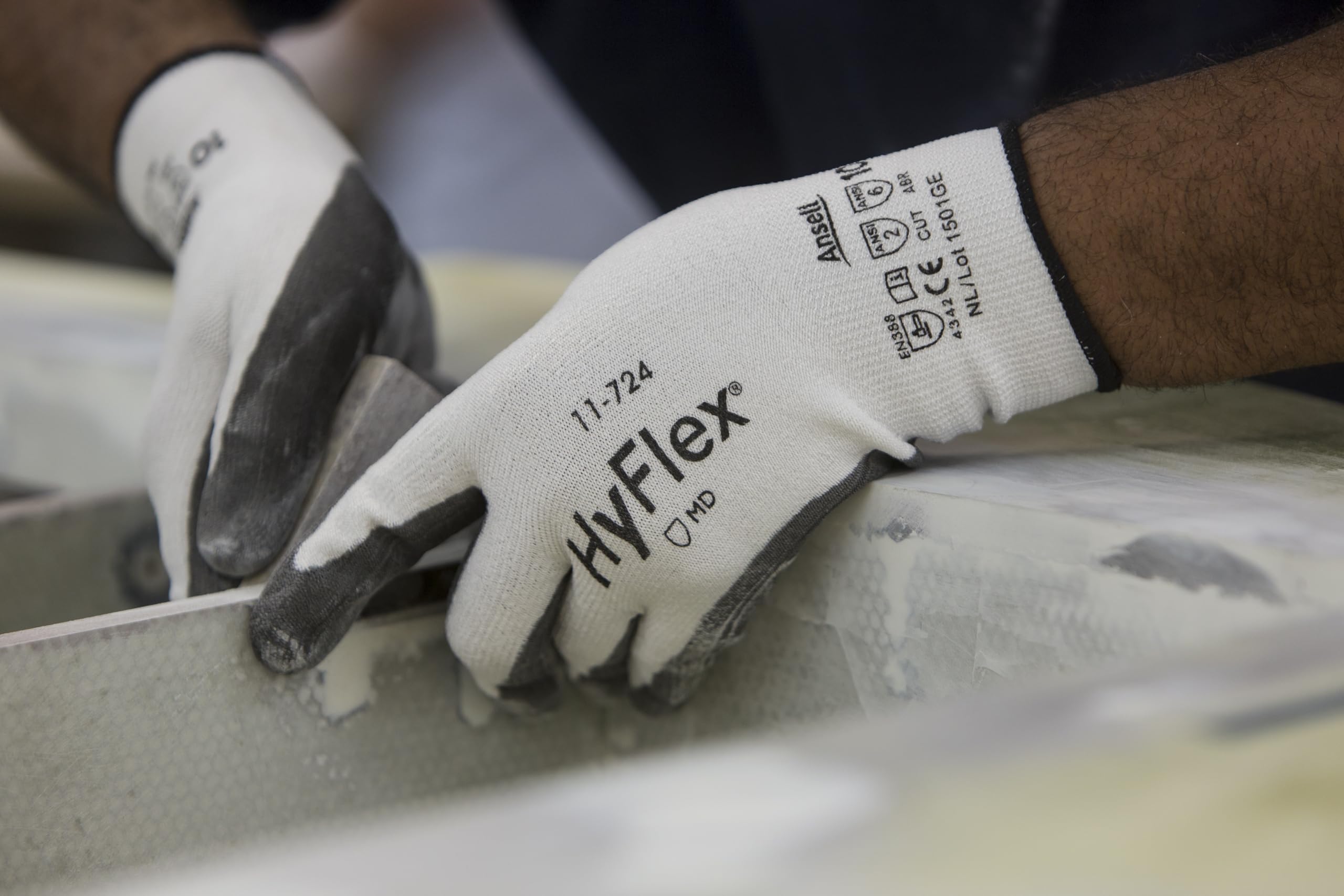 Ansell HyFlex 11-724 Schnittschutz-Handschuhe, Mechanikschutz, Weiß, Größe 10 (12 Paar pro Beutel)