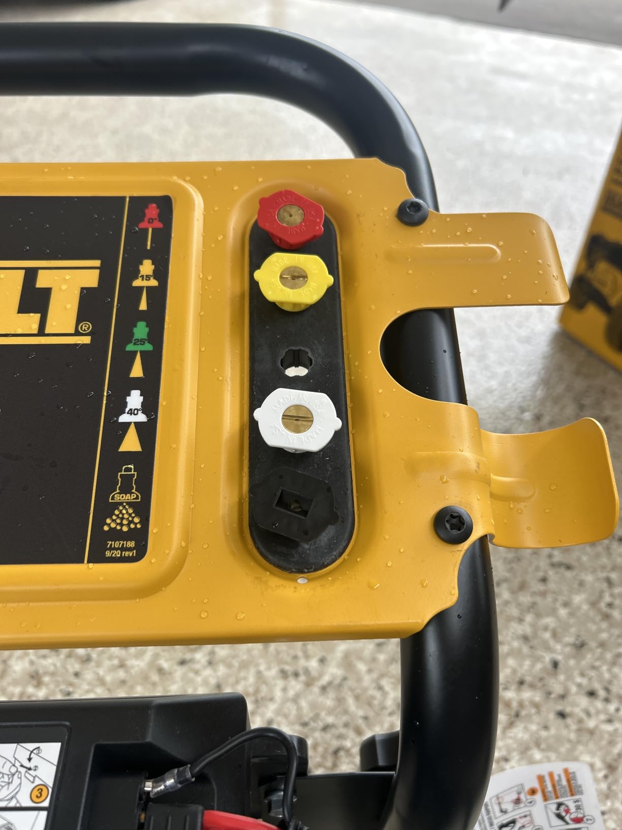 DeWalt DXPW3300-S product listing detail panel showing specifications and included accessories