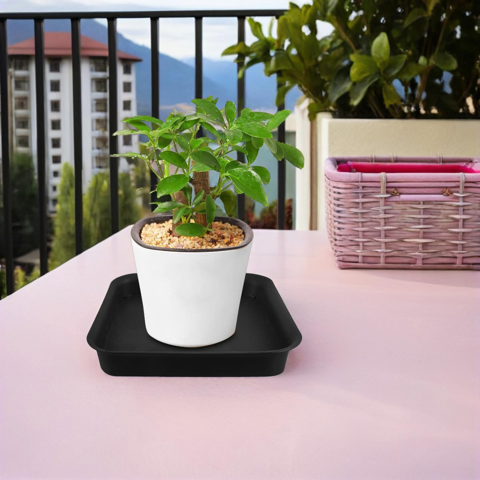Kichvoe Quadratische Untersetzer für Blumentöpfe 4 Stück 38cm Kunststoff | Matte Pflanzschalen Schwarz, Wasserauffangend, Stabiler Halt für Balkon und Garten