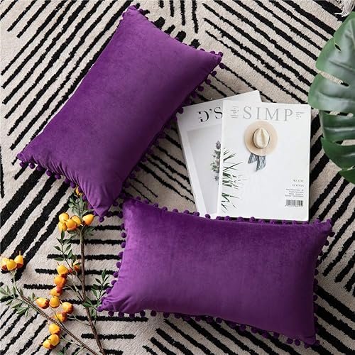 Dezene 2 fundas para cojín decorativo de terciopelo con pompones
