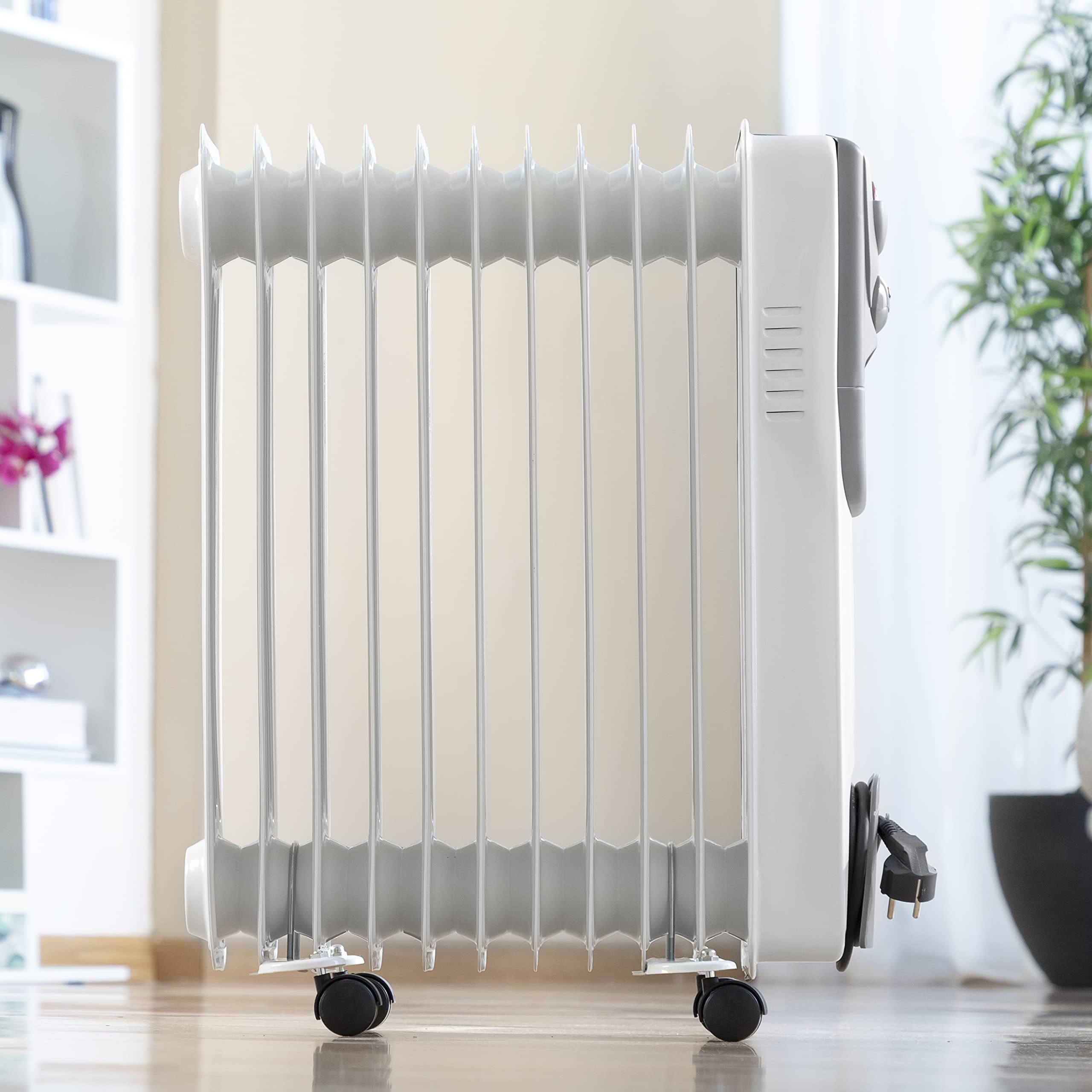 InnovaGoods® radiador electrico bajo consumo de aceite, termostato regulable, proteccion sobrecalentamiento, ruedas giratorias 360º, (blanco, 11 Módulos)