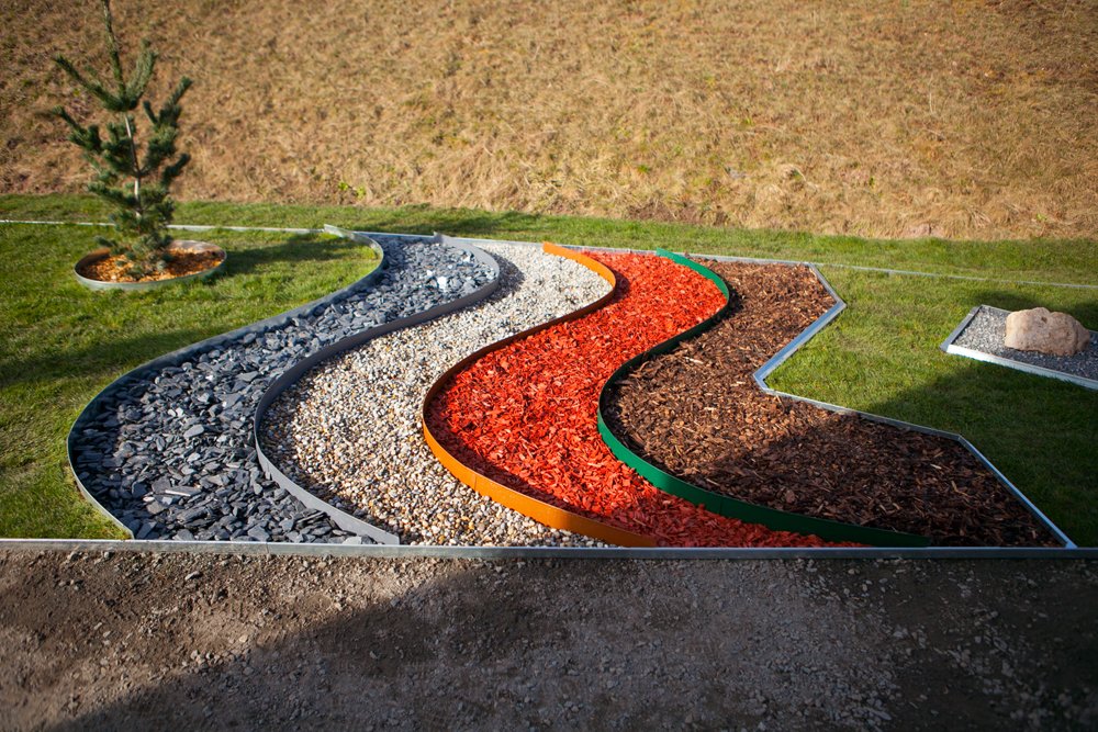 Rasenkante Metall –11,4m Verlegelänge Garten Beeteinfassung 13,5cm hoch - Stabile Beetbegrenzung Metall feuerverzinkt -10er Set Metall Rasenkante je 1,2m Länge -Verformbar & Ultraleicht, verz.
