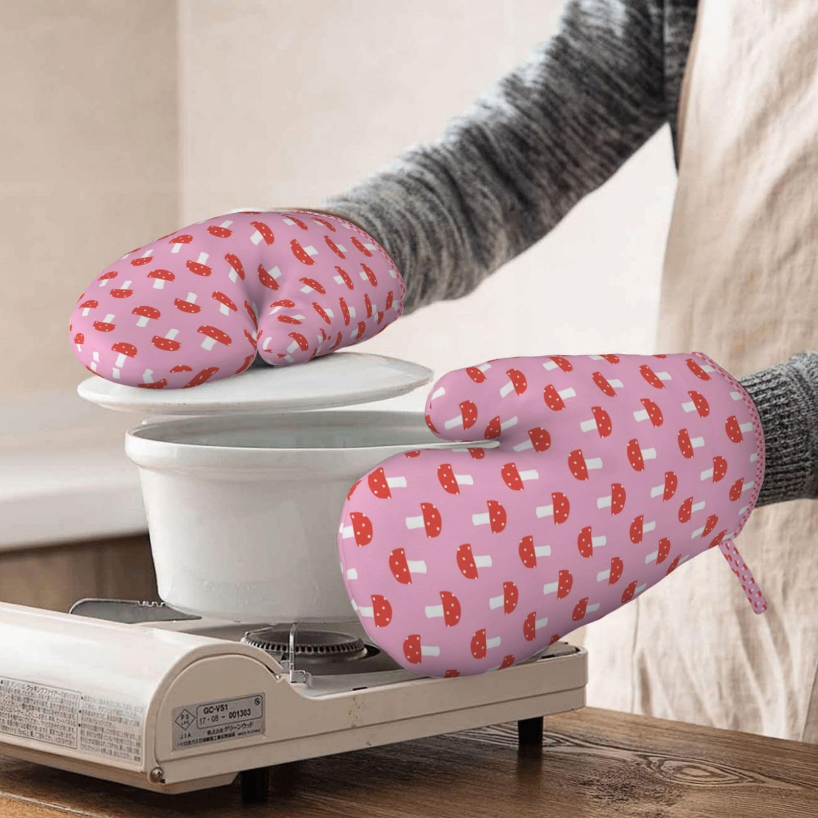 Ensemble de Quatre Gants et maniques résistants à la Chaleur, Gants de Cuisine antidérapants, maniques de Four, Motif Champignons Rose et Rouge