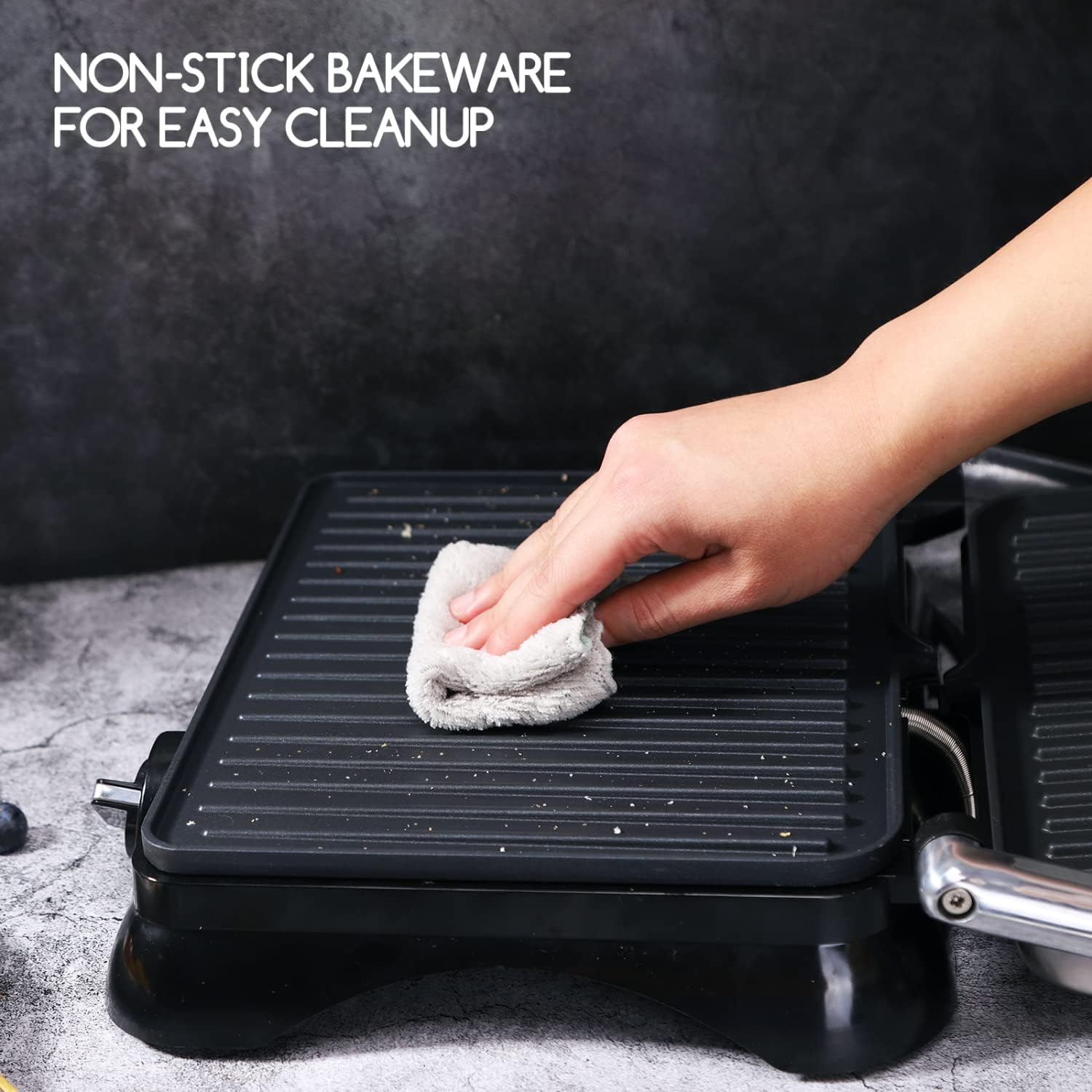 Aigostar Samson - Griglia multifunzione per panini maker da 2000W con 2 piani di cottura 29.5 * 23.5cm. Temperatura regolabile fino a 180° e vassoio raccogli briciole estraibile. Color argento