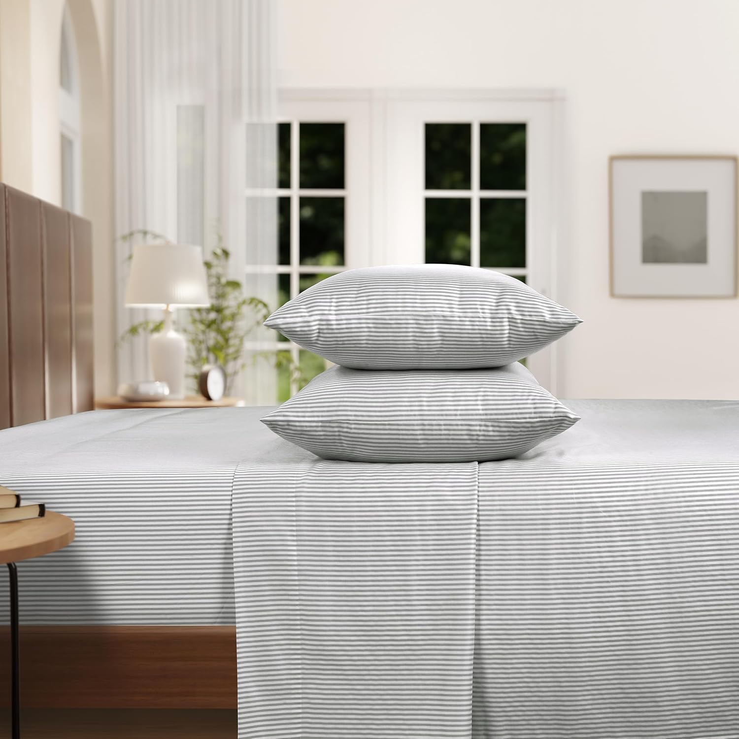 IZOD - Silky Sateen zestaw pościeli bawełnianej, gładkie i maślane uczucie, bawełna z długimi zszywkami, prześcieradła z głębokimi kieszeniami (300 TC, Queen/Grey Stripe)