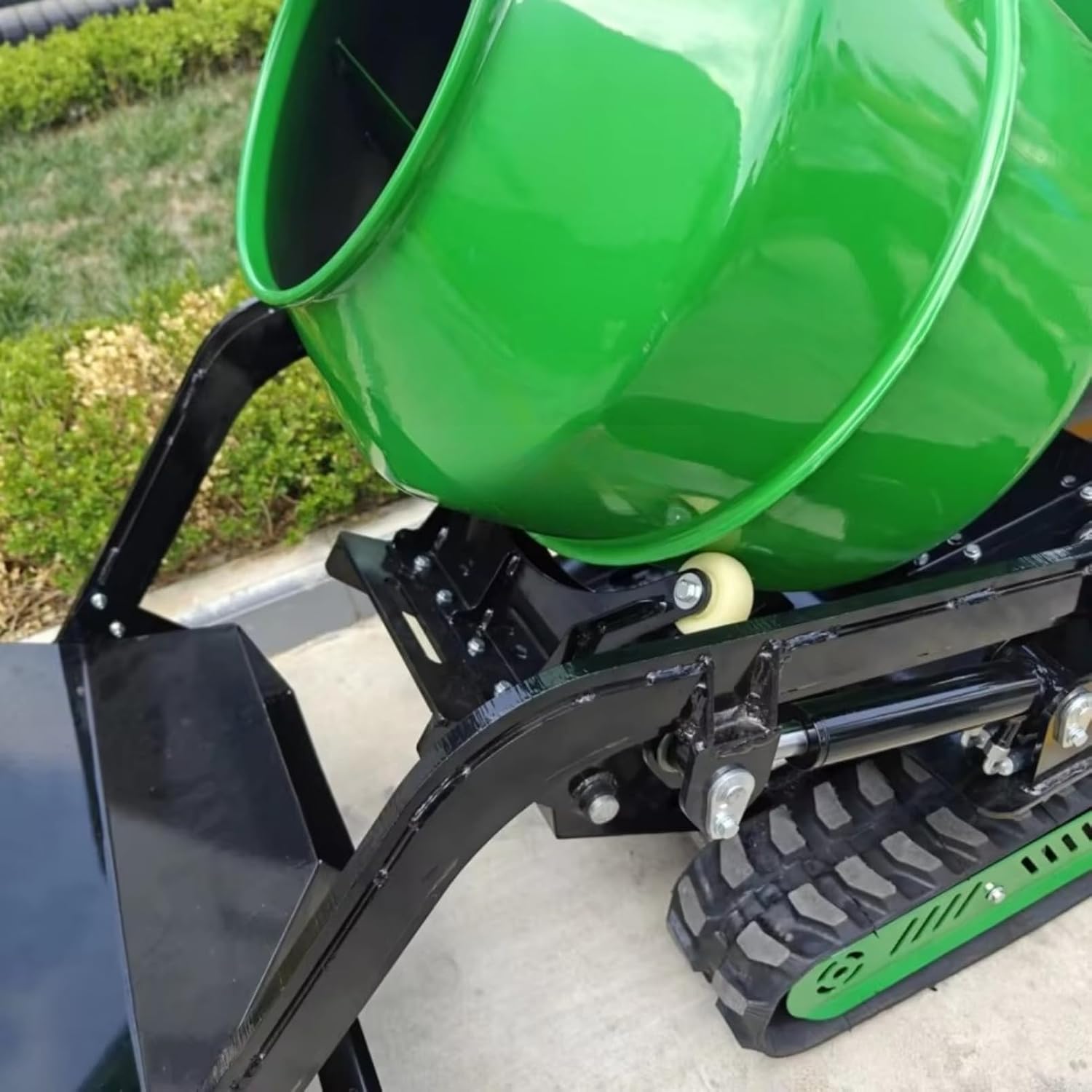 Compact Self Loading Cement Mixer Machine, Portable Concrete Mixing Unit for Backyard Projects and Small Construction Jobs