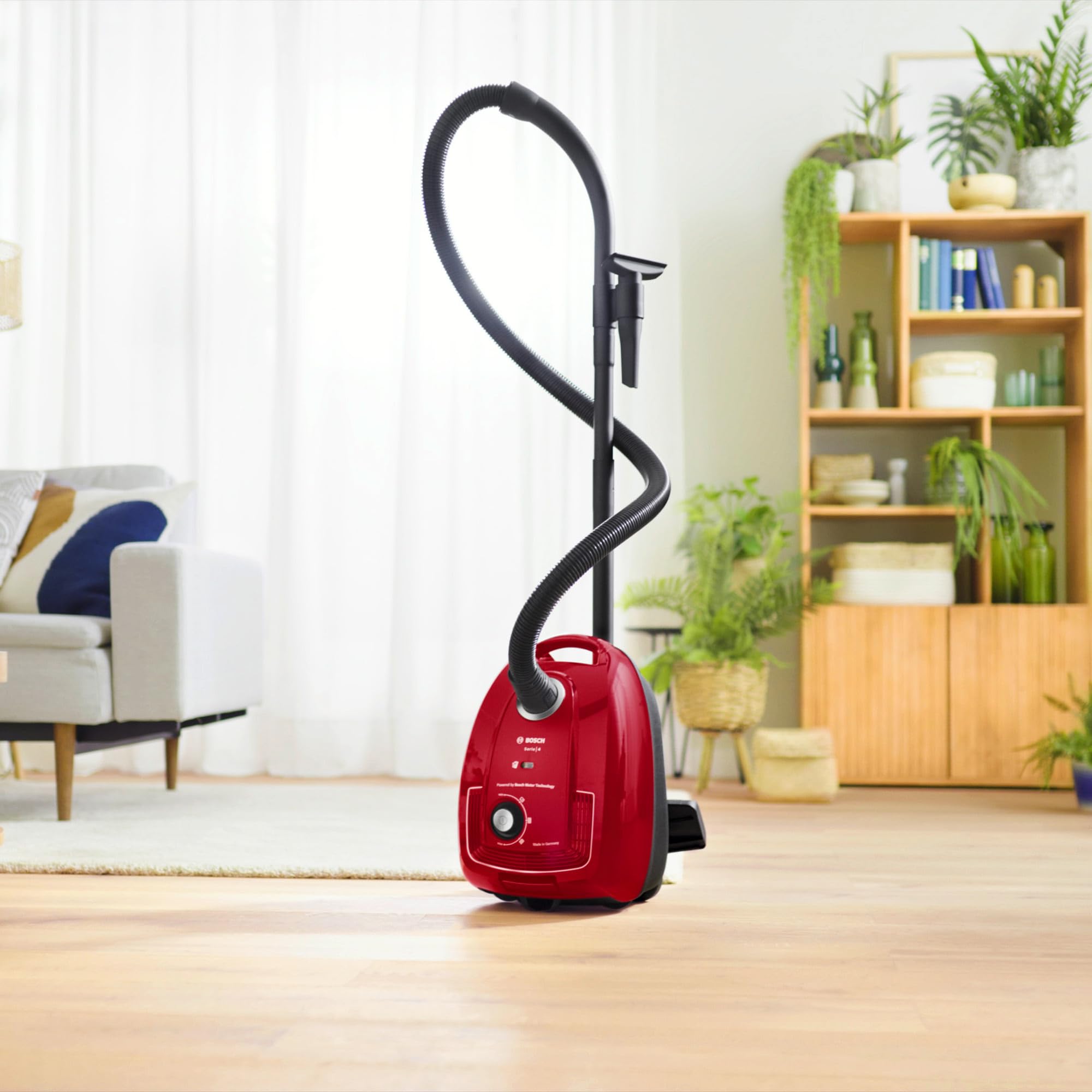Bosch Serie 4, odkurzacz workowy, kompaktowy, lekki, worek na kurz XL 4 l, promień działania 10 m, higieniczny filtr PureAir, niemiecka jakość, BGB38RD2, czerwony