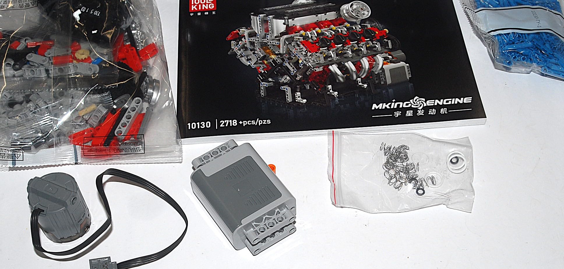 Mould King 10130 F488 Super Car V8 Biturbo da Costruire, Kit Tecnico Motorizzato con 2718 Pezzi, Motore Elettrico XL, 8 Pistoni e Doppio Turbocompressore