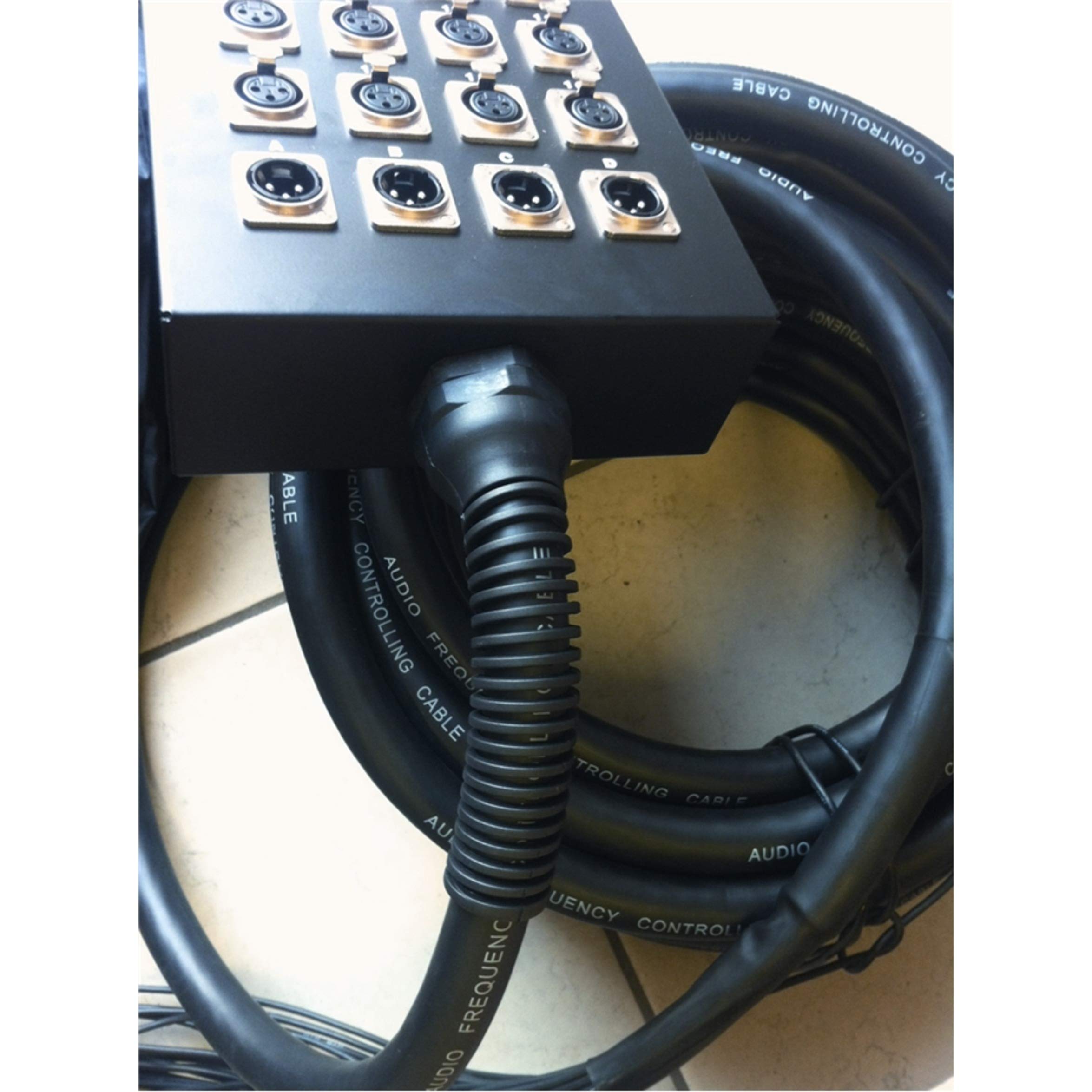 QUIK LOK - BOX/604-10K Stage Box 8 IN 4 OUT 10 mtSerie di Stage Box Made in China. Dispositivo audio 8 Input / 4 Output XLR bilanciati, con cavo da 10 m di lunghezza