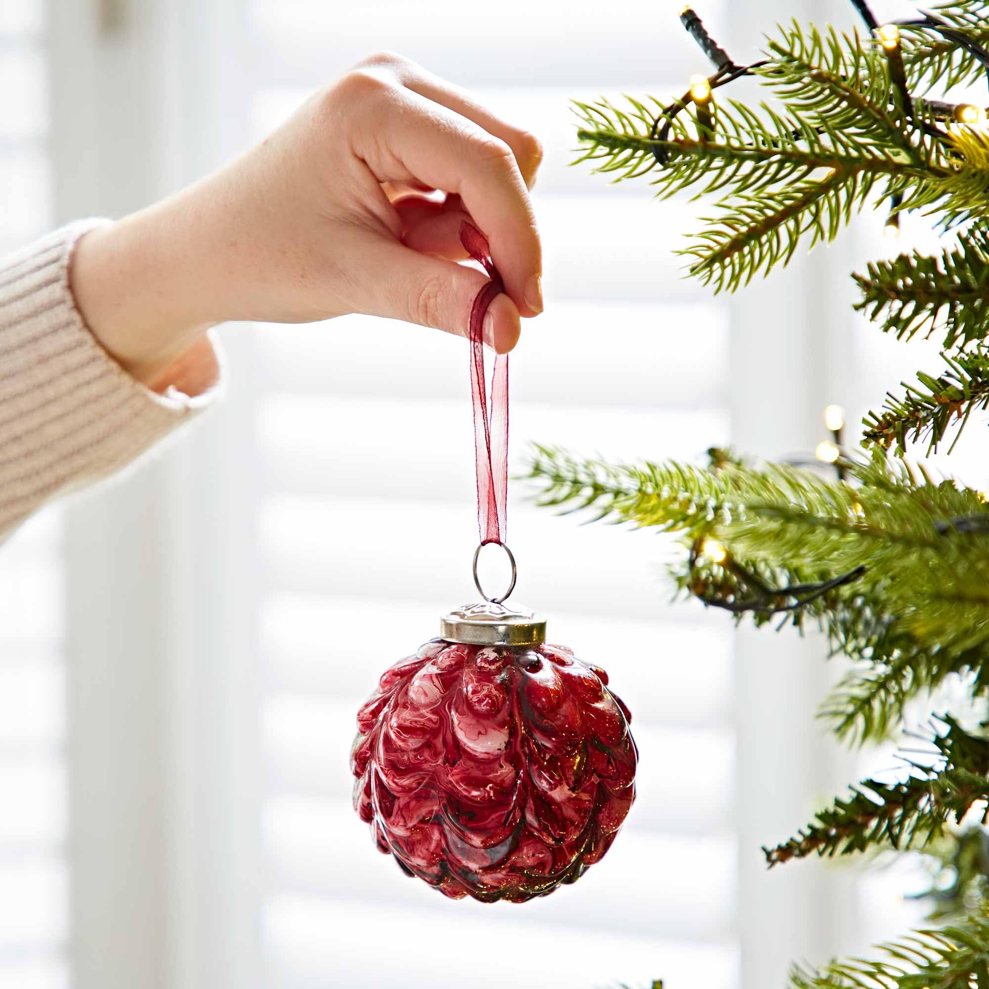 Coloured Recycled Glass Marble Baubles - Fair Trade Holiday Décor - Handmade Xmas Hanging Glass Ornaments - Christmas Tree Decoration (Red)