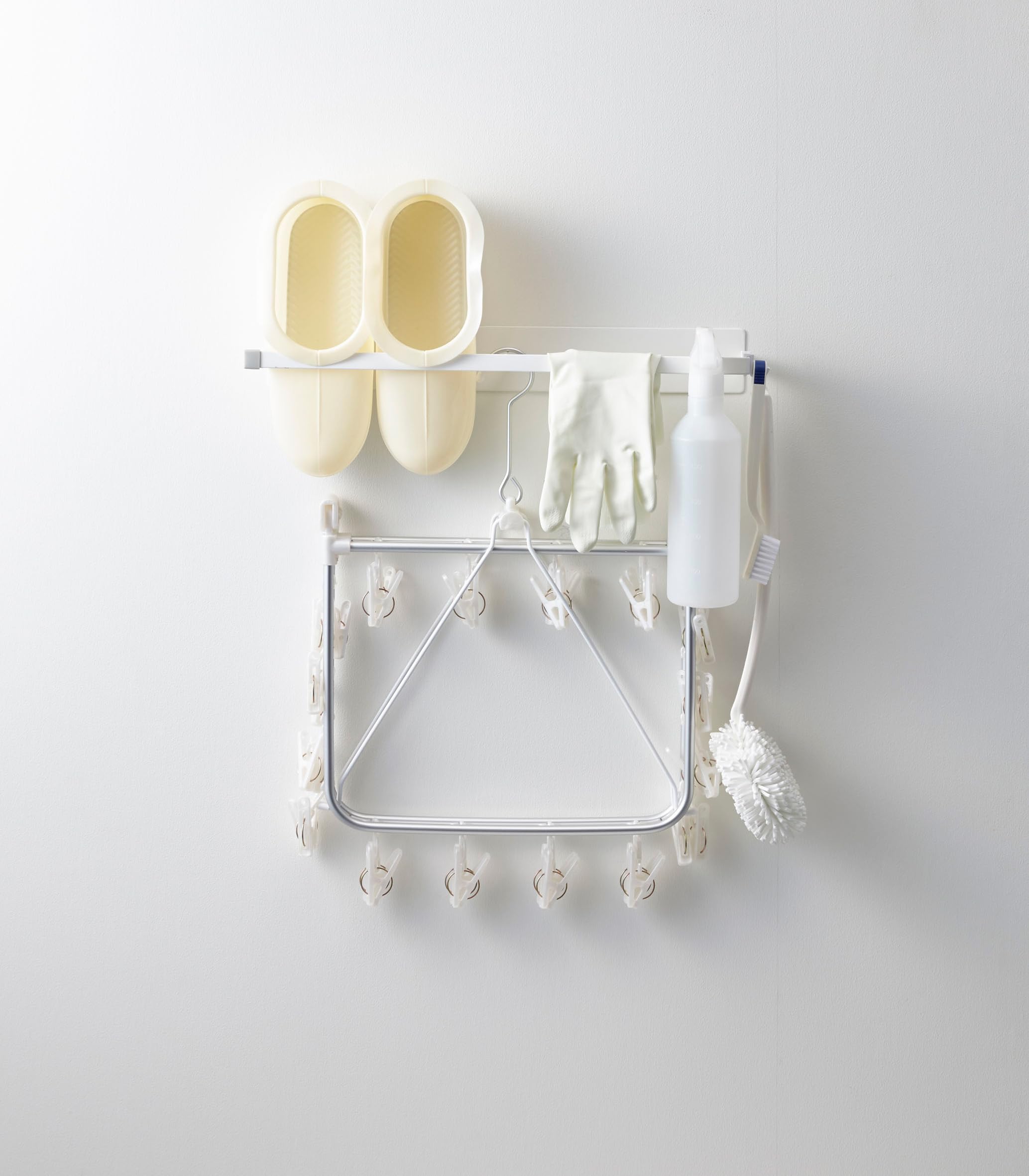 Cintre à Linge Magnétique YAMAZAKI – Pour Placard, Rangement Mural, Blanc