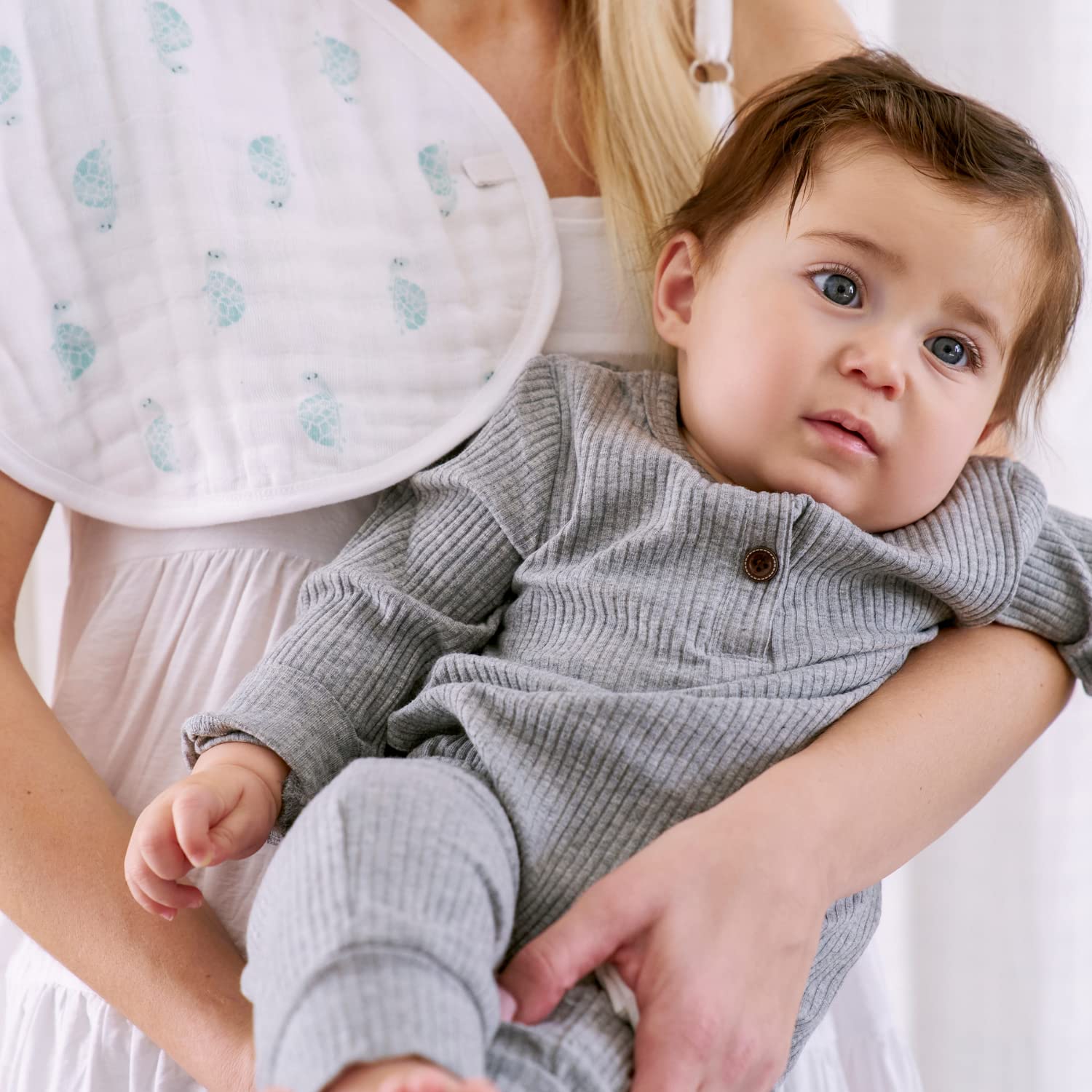 aden + anais Burpy - Bavaglino per bambini, per attività all'aperto, confezione da 2, 100% mussola di cotone, panno per ruttino a 4 strati, per l'alimentazione e il dribbling, super morbido e