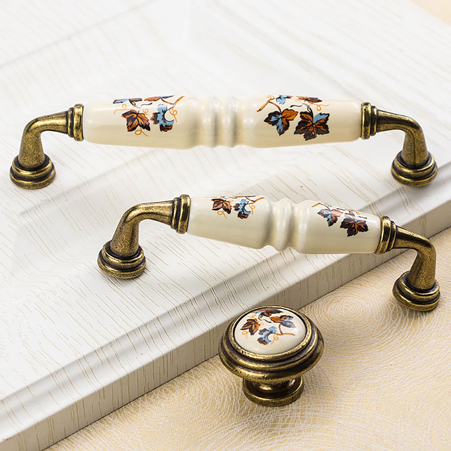 Zestaw 2 ceramicznych uchwytów do szafek