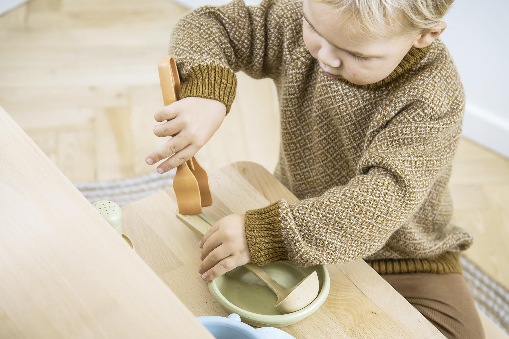 Dantoy Kitchen Set including 12 Pieces of Organic Plastic - For Ages 2 and Up - Nordic Swan Eco-Label, Compact Box, Medium - Image 3