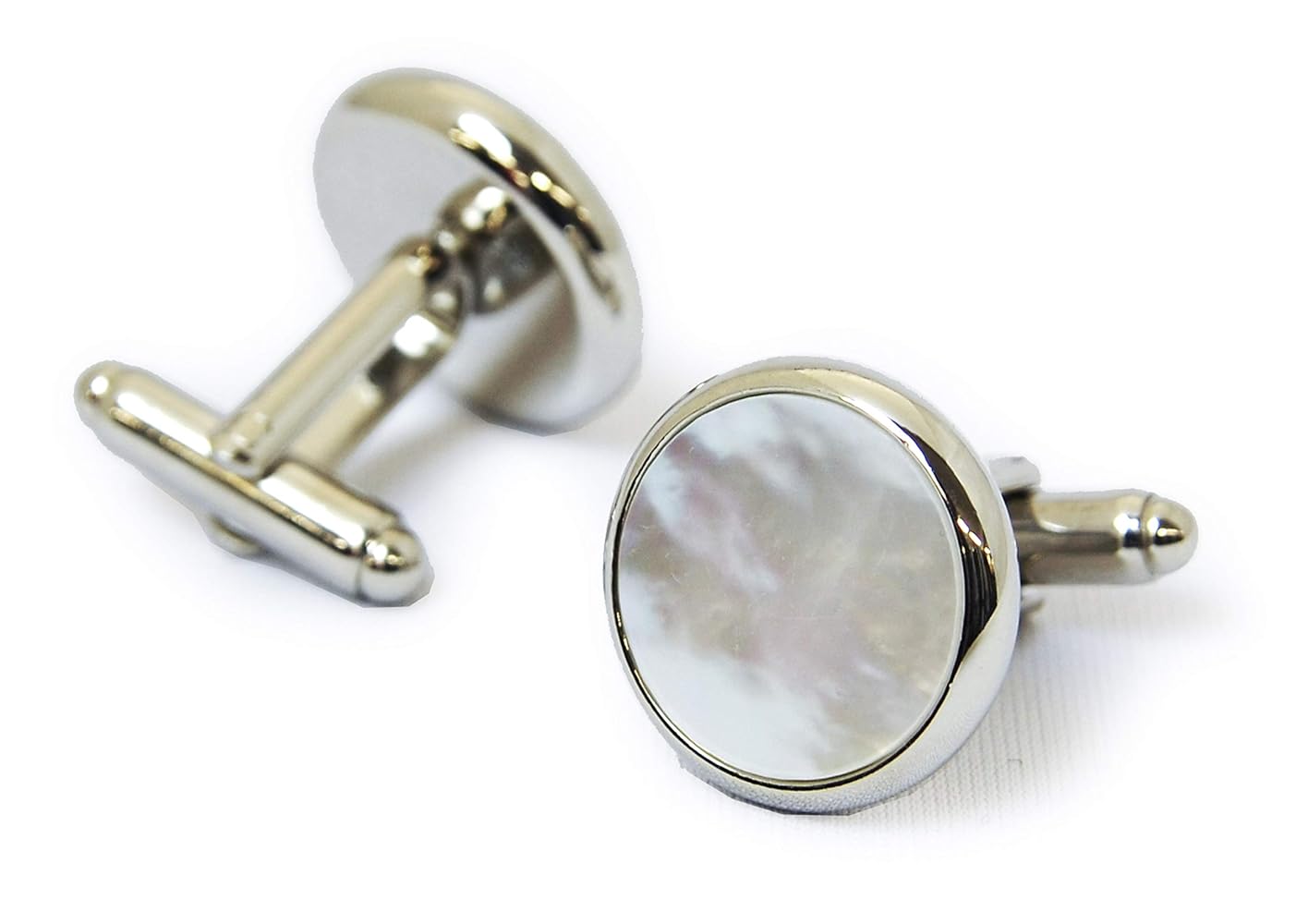 白 サテン タキシード シングルボタン 白 サテン タキシード シングルボタンの通販 by ナカマサ's shop