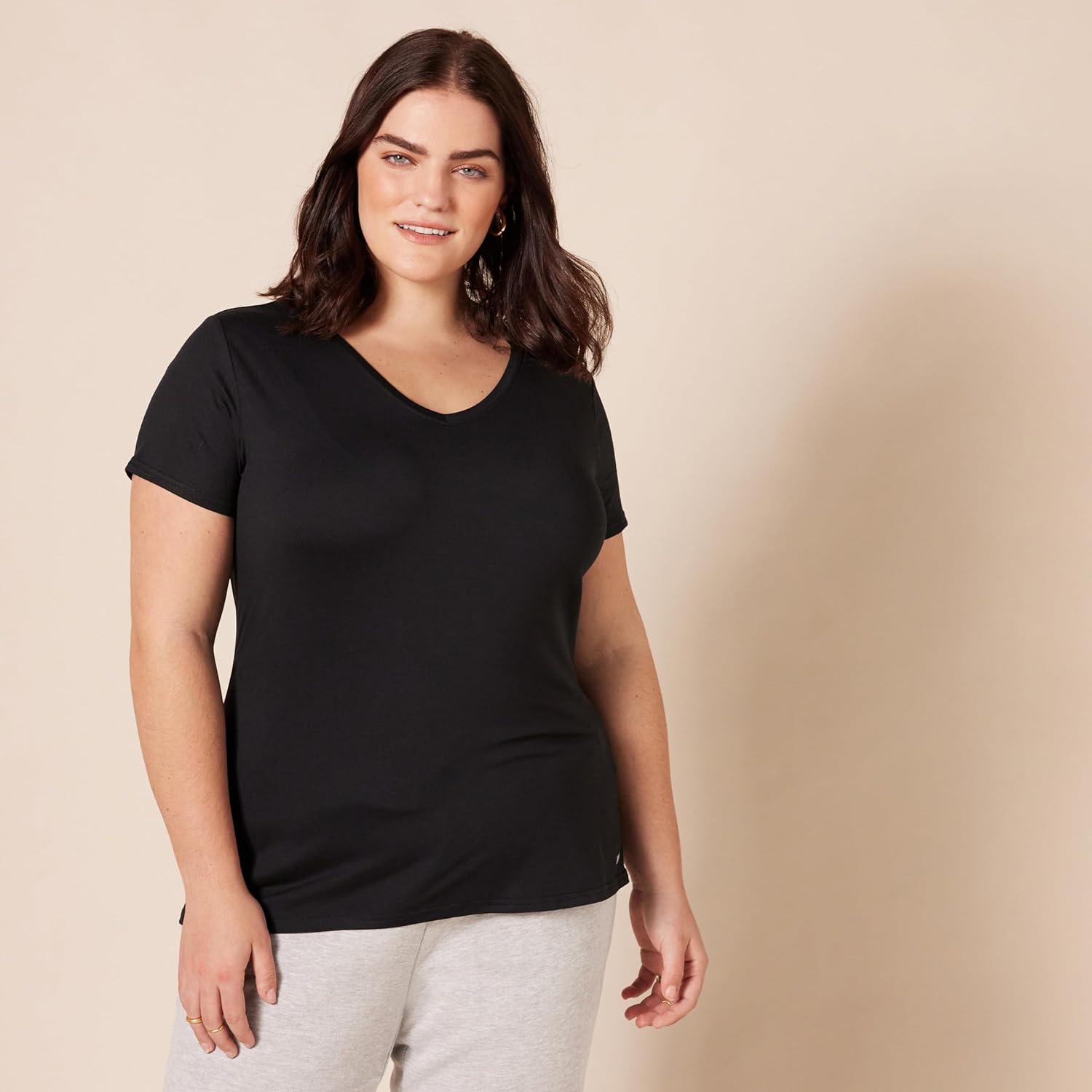 Amazon Essentials Women's Tech Stretch Short-Sleeve V-Neck T-Shirt (Available in Plus Size), Multipacks 2 Black/White Medium