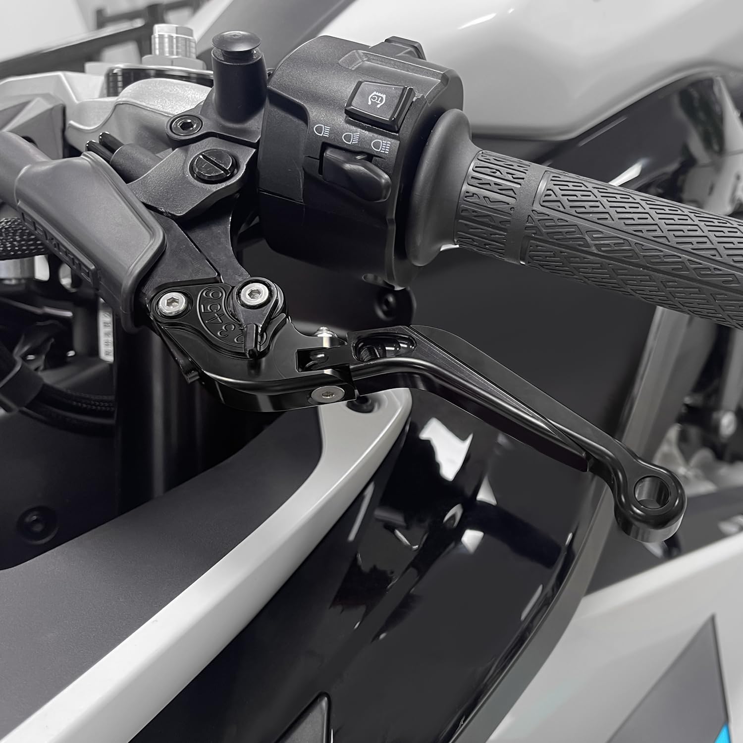 Leviers de Frein et Embrayage Moto pour MT-07/FZ-07 MT07 FZ07 2014-2024, Kit Levier d'embrayage et Levier de Frein Moto CNC Réglables, Extensibles et Pliables (Noir)