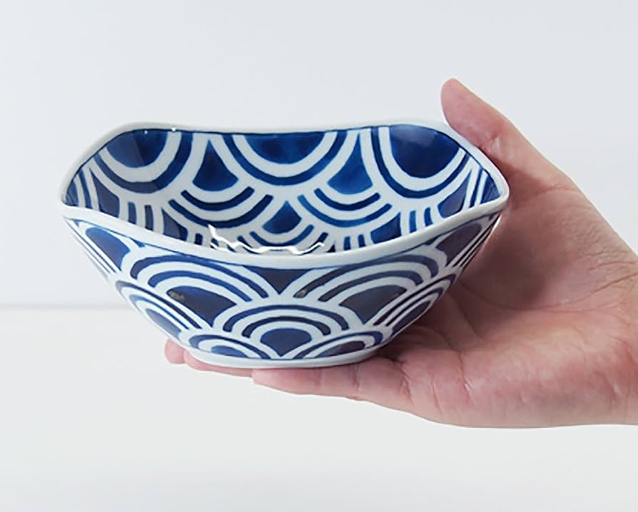 青い波模様の陶器ボウル 波佐見焼 一誠陶器 浮彫 ボウル 青