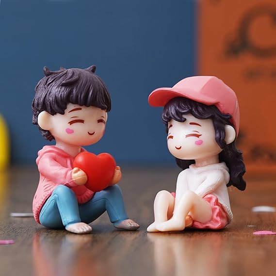 Valentine Gift for Girlfriend Boyfriend Resin Miniature Cute Romantic Couple Statue