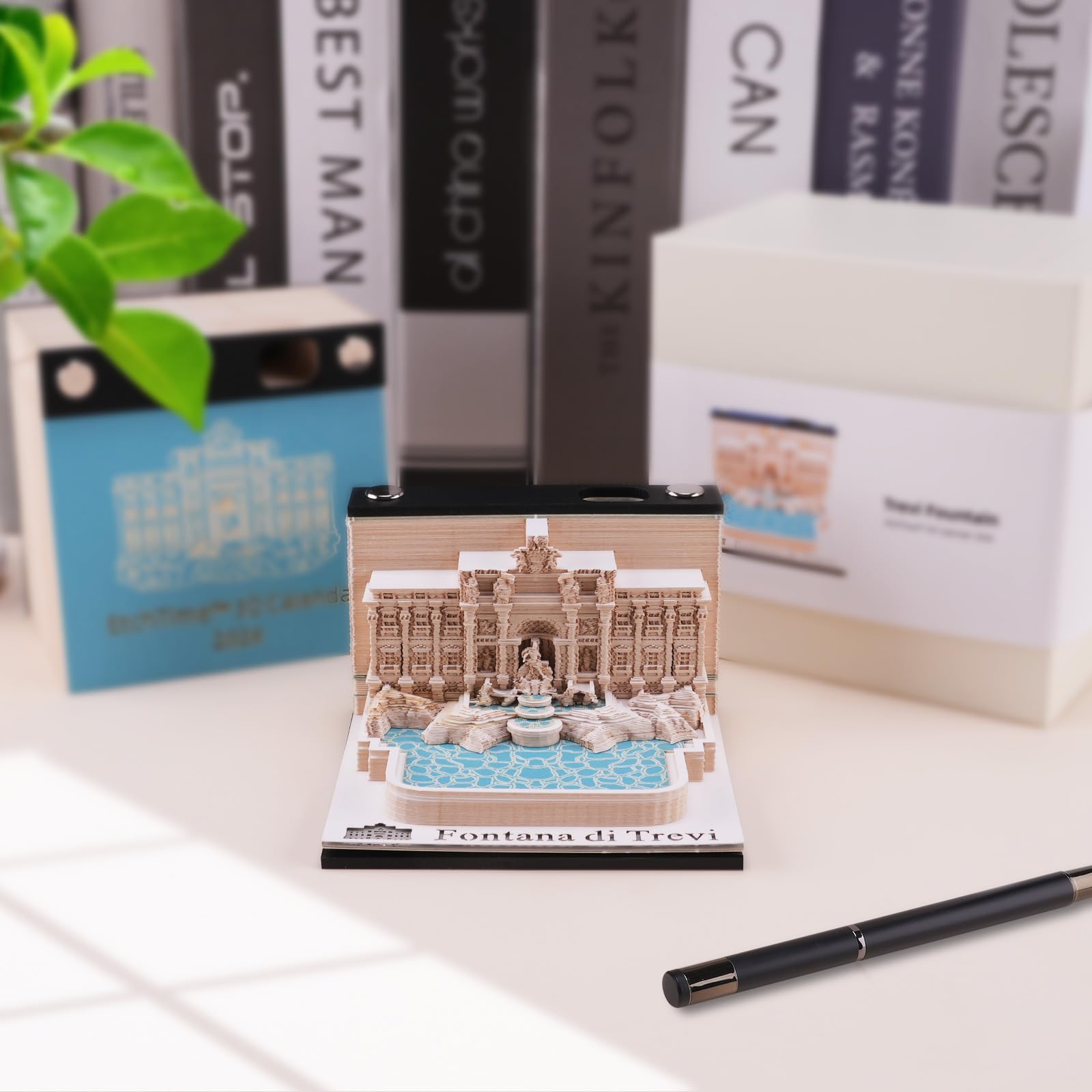 Calendario settimanale 3D 2026 - Fontana di Trevi | Il tuo calendario artigianale con modello cartaceo 3D architettonico integrato | Decorazione per scrivania creativa & figurina decorativa esclusiva