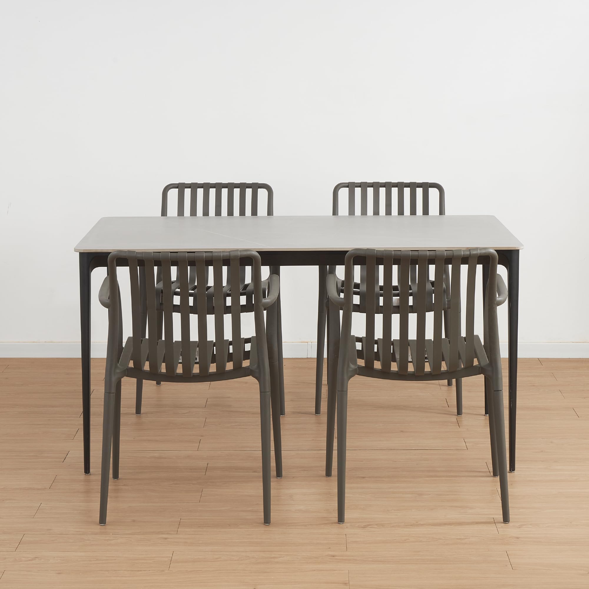 Conjunto de Mesa y 4 sillas Ruth Wendy - Mesa de cerámica sinterizada de 140 x 80 cm con sillas de Polipropileno, diseño Elegante y Moderno, fácil de Limpiar, para Interiores y Exteriores