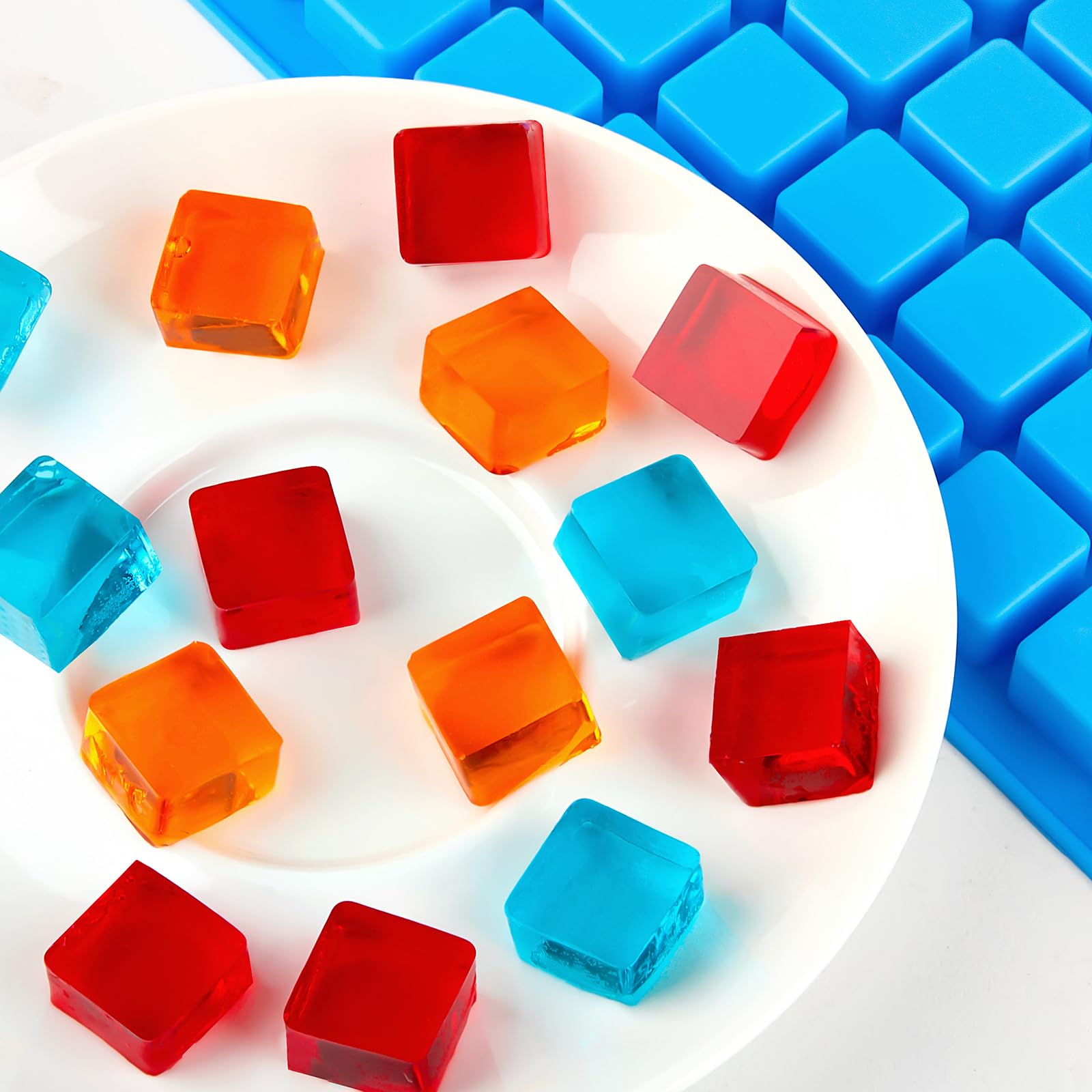 2 Stampi In Silicone Per Caramelle, 126 Cavità Quadrate Da 0,6 Cm, Per Cioccolatini, Gelatine, Praline, Tartufi - Inclusi 100 Pirottini In Cera Dorata