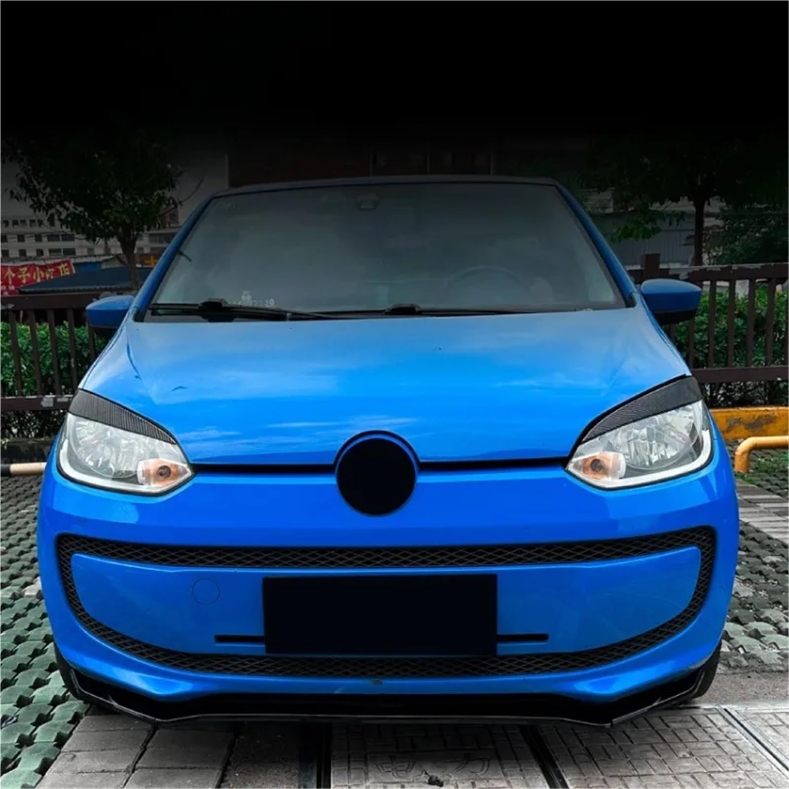 Brewki na światła przednie samochodu 2 szt. Naklejki na reflektory samochodowe, osłony brwi, pasujące do Volkswagena, pasujące do VW UP 2011-2015, powieki samochodowe(Carbon grain)