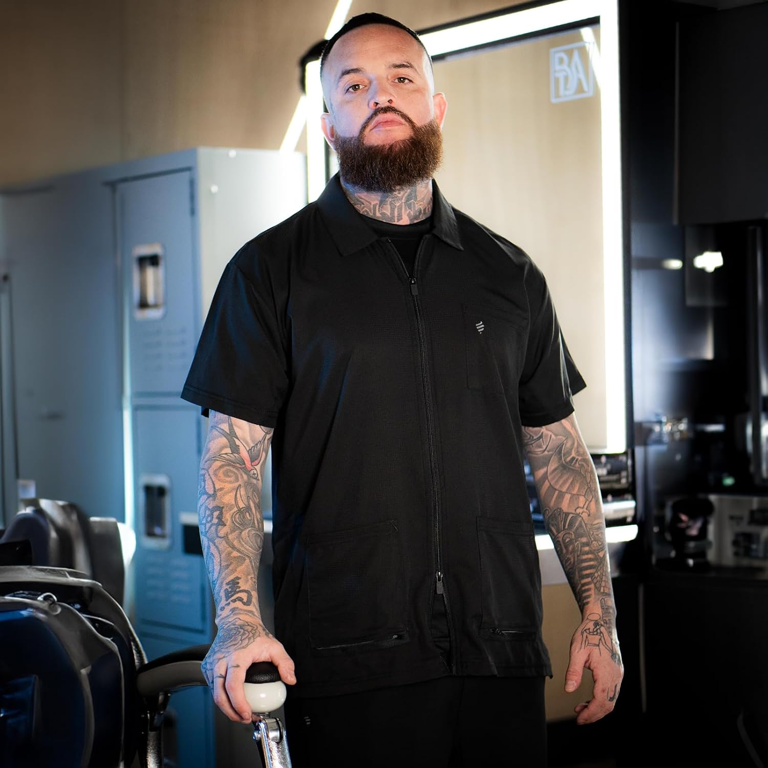 Barber Strong Barber Jacket Jacket, Men's Black, Hair Repellent, Lightweight and Breathable Vented Side Panels, Features Easy Hair Removal and 2-Way Zipper Closure, L - Image 3