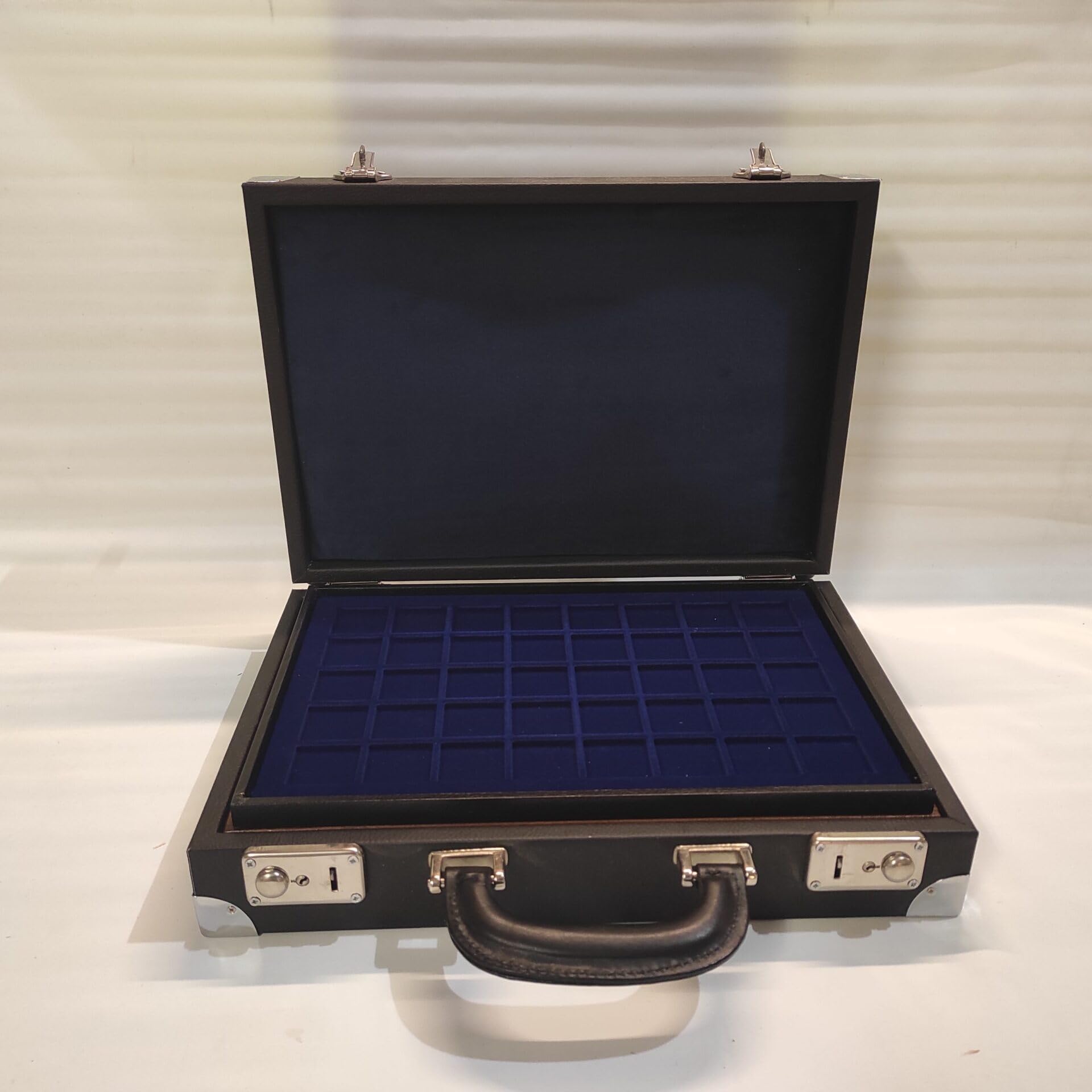 Caja para Monedas de colección en ecopiel Negra con 4 bandejas de Terciopelo Azul 24 Compartimentos - maletín numismática Artesanal Hecho a Mano en Italia