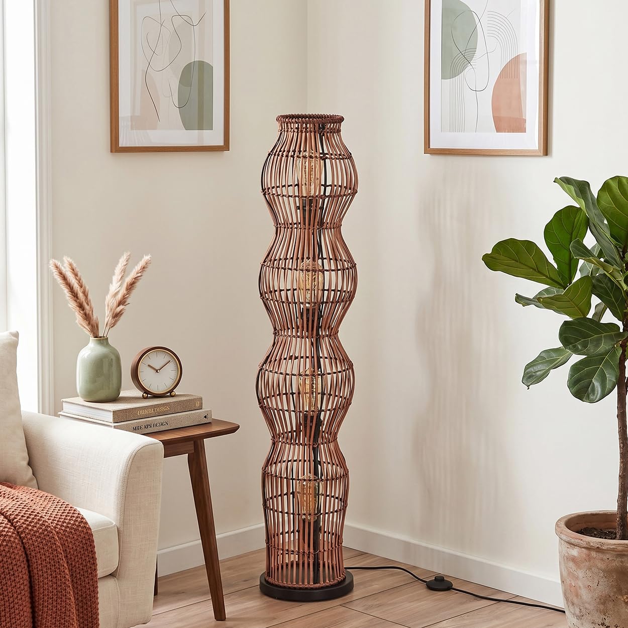 HOFSTEIN Stehleuchte Cardeira, Stehlampe im skandinavischen Design, Boho-Style mit Schirm aus Rattan in Natur, mit Lichteffekt, E27, Höhe 110cm, Fußschalter - Wohnzimmer, Schlafzimmer, Esszimmer, Flur