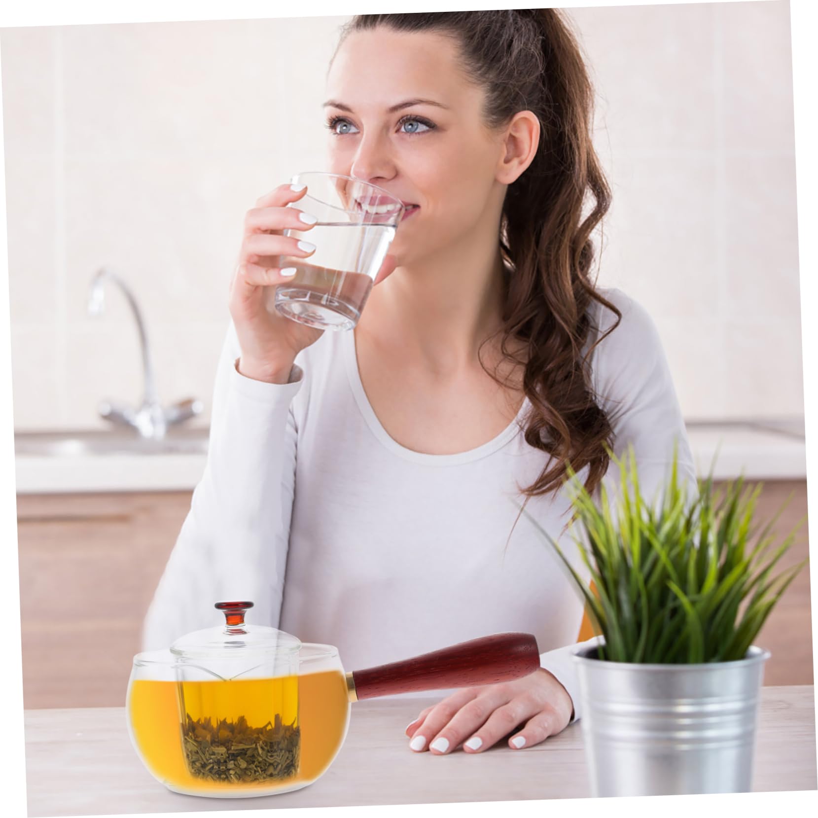 Tetera de Vidrio Mango de Madera, 300ml, Resistente al Calor y Gruesa, Adecuado para Casa y Tetería, para Preparar Té