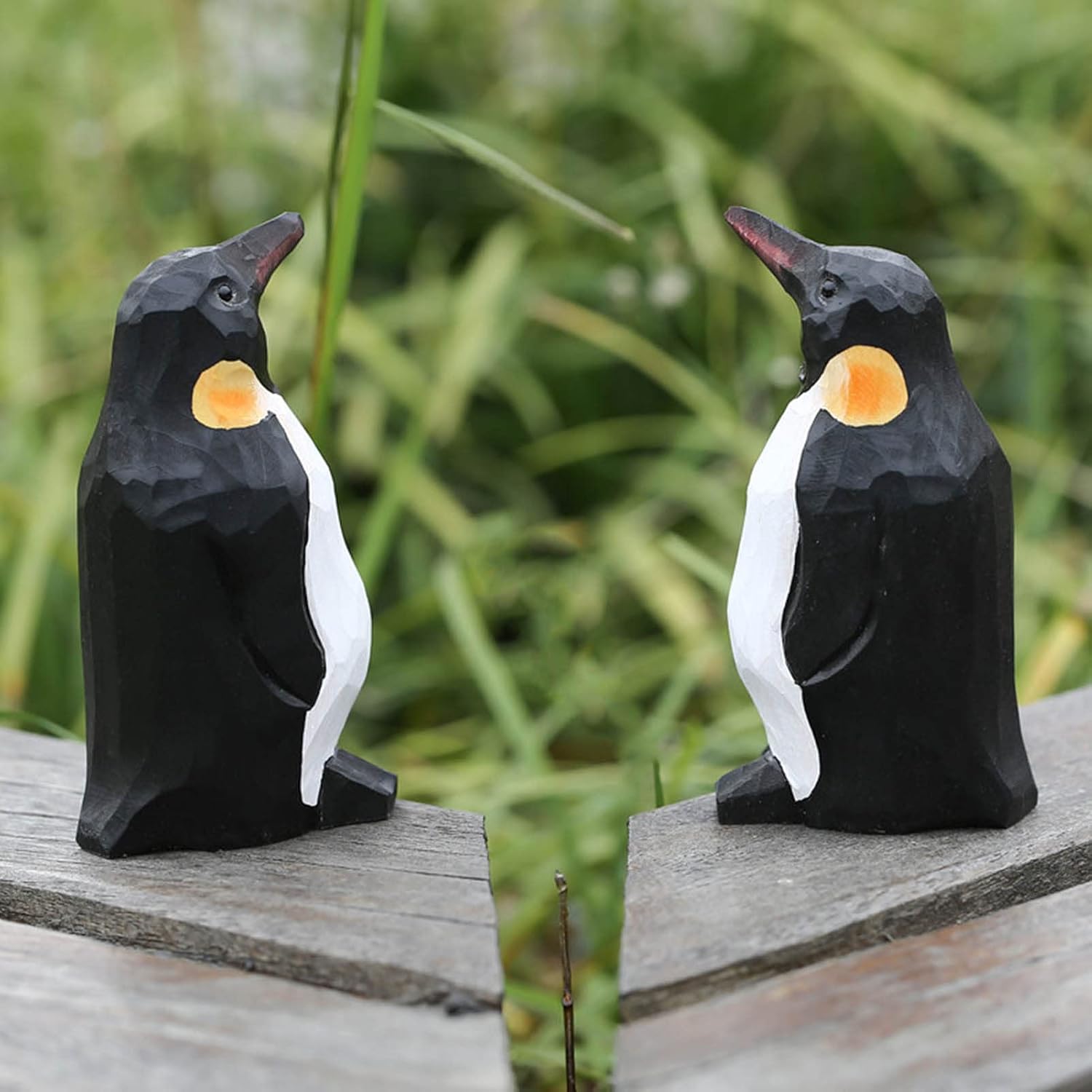 Penguin Statue Wooden Penguin Figurine Wooden Animal Statue Decor for Dining Table Office Crafts Desktop Home Decoration New Year Gift Ornament (Black)